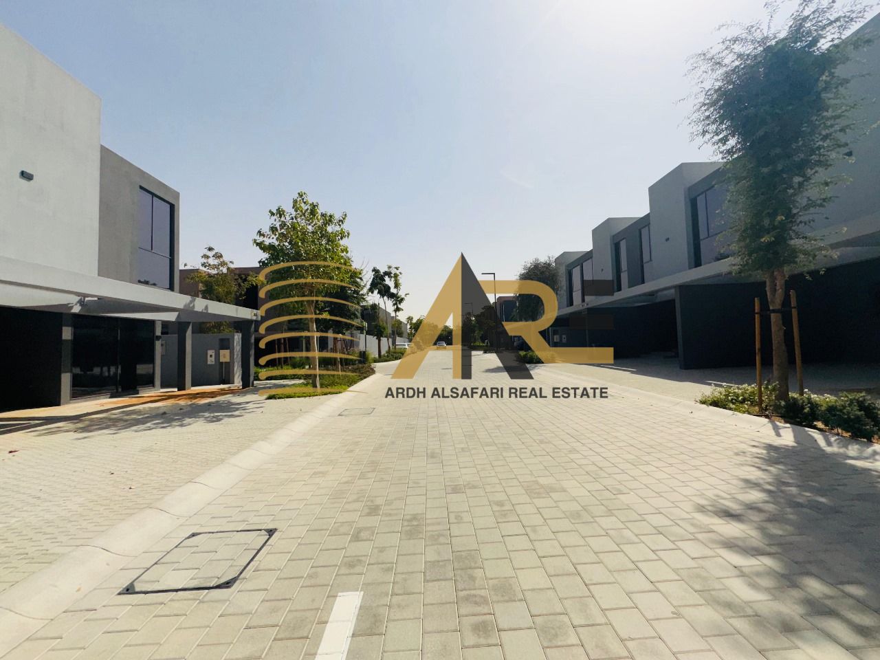 Luxurious 4 Bedroom Townhouse Middle unit || Masaar Residence