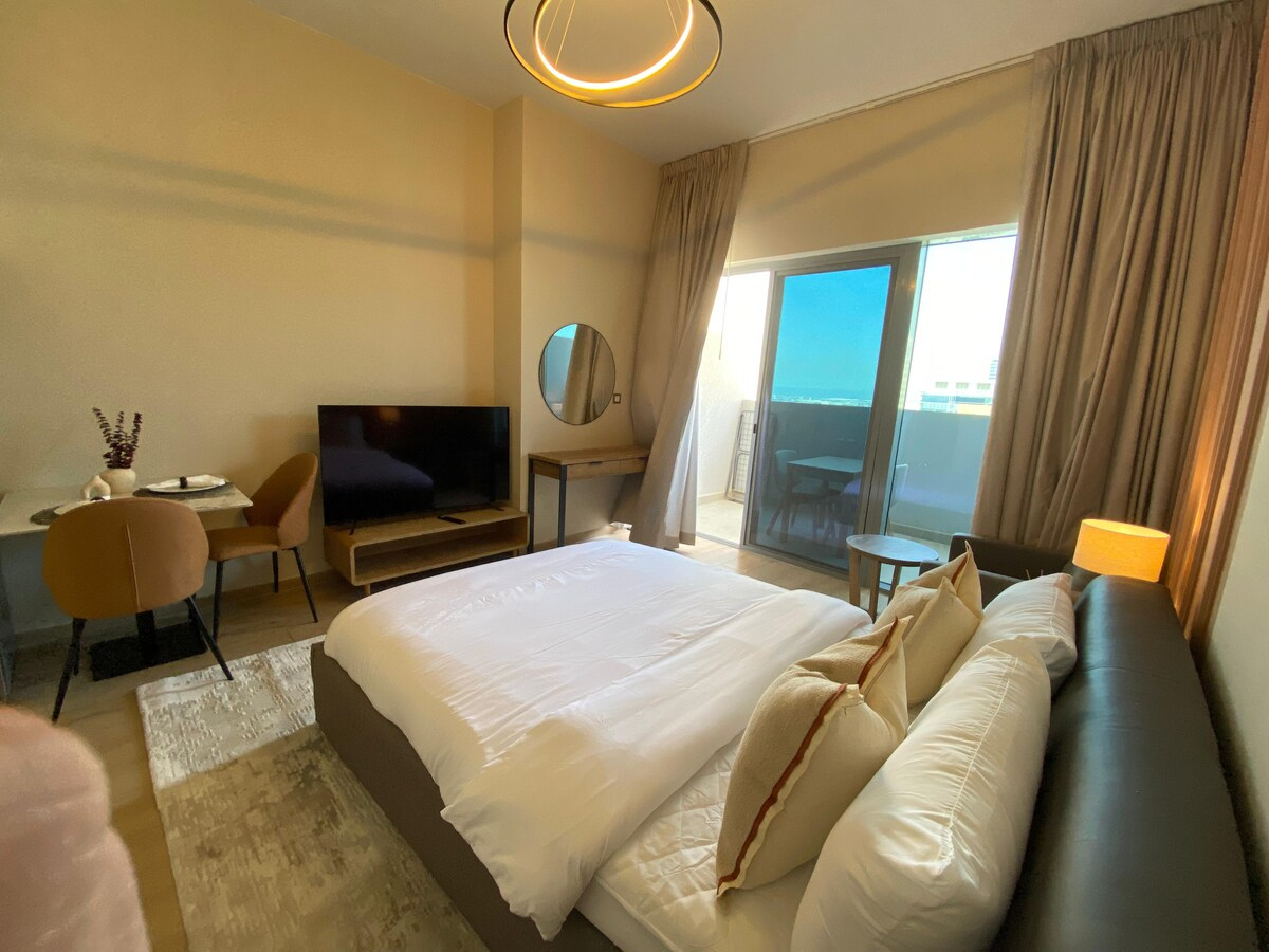 Furnished studio apartment next to metro