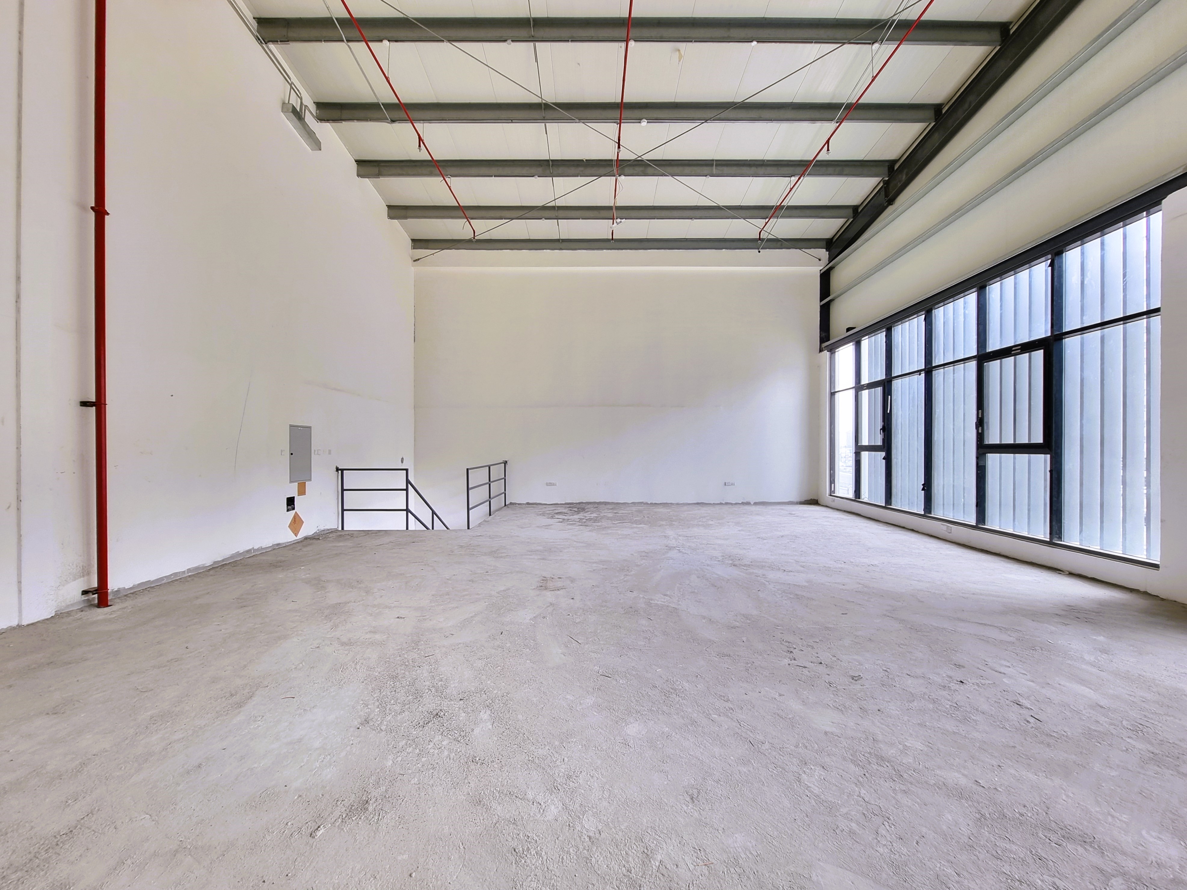 Brand New Showroom - 2453 Sqft + Mezanine-Al Qusais ind 3