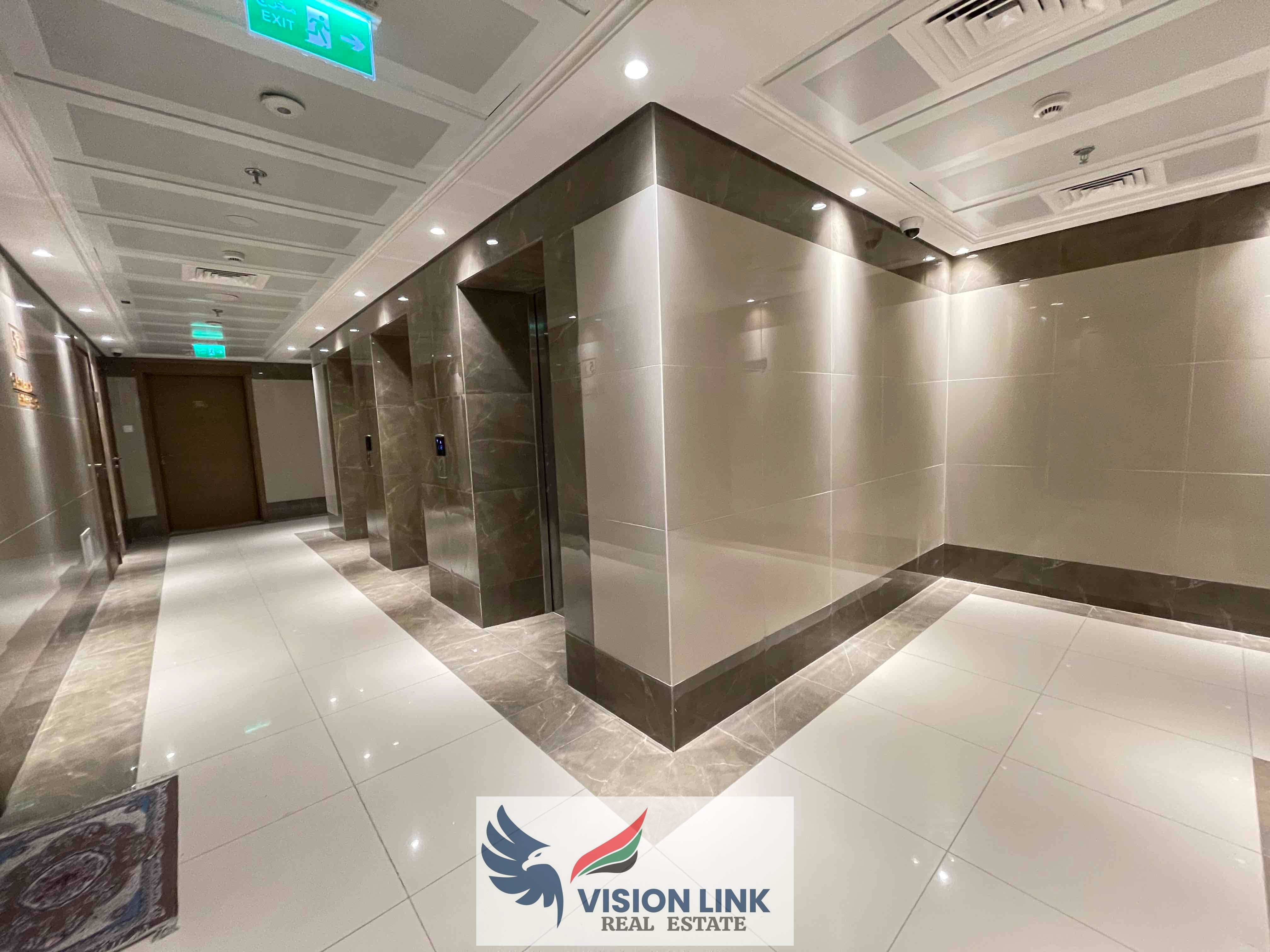Lavish 2 bhk with parking free on prime location