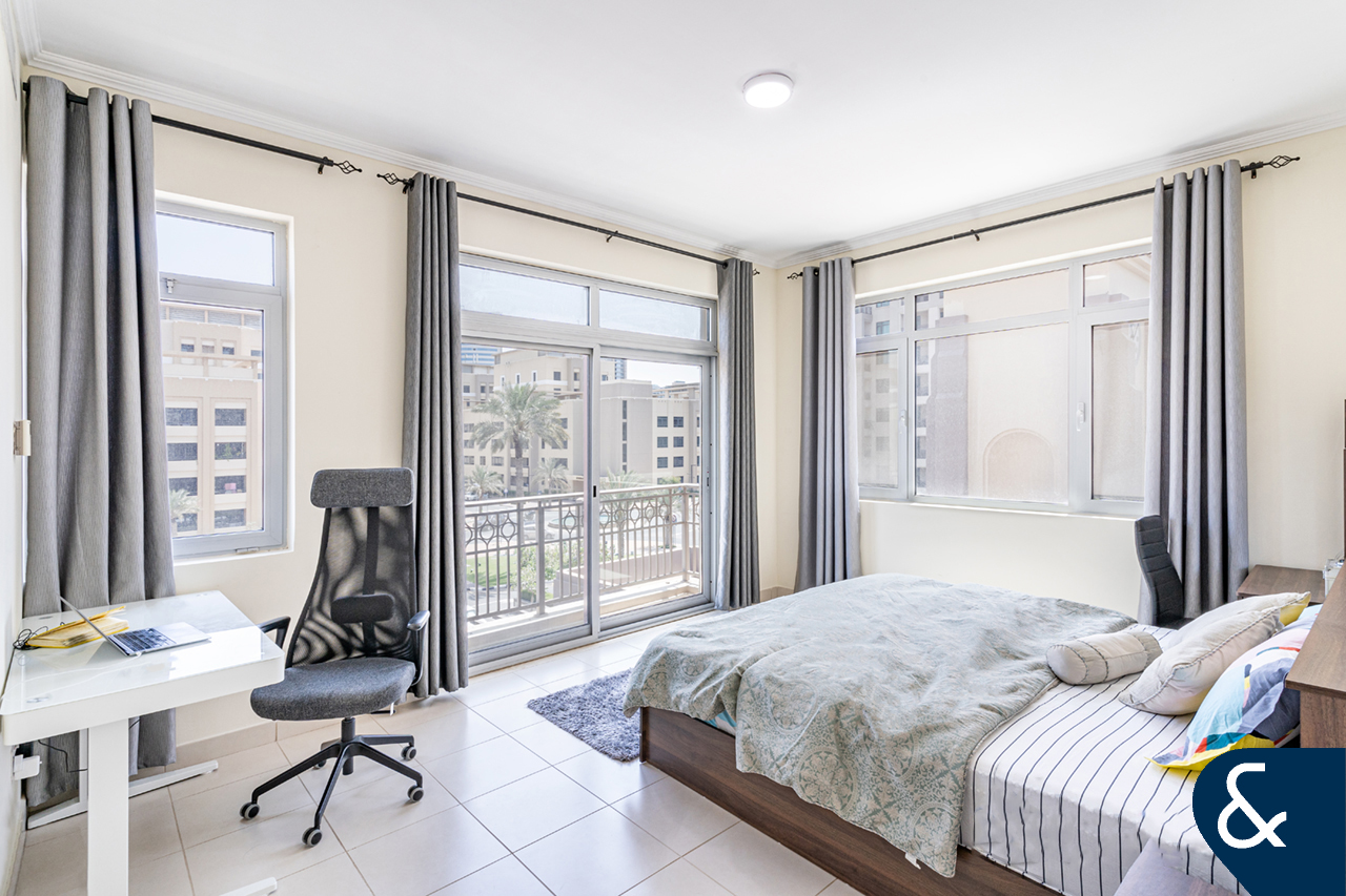 apartment card