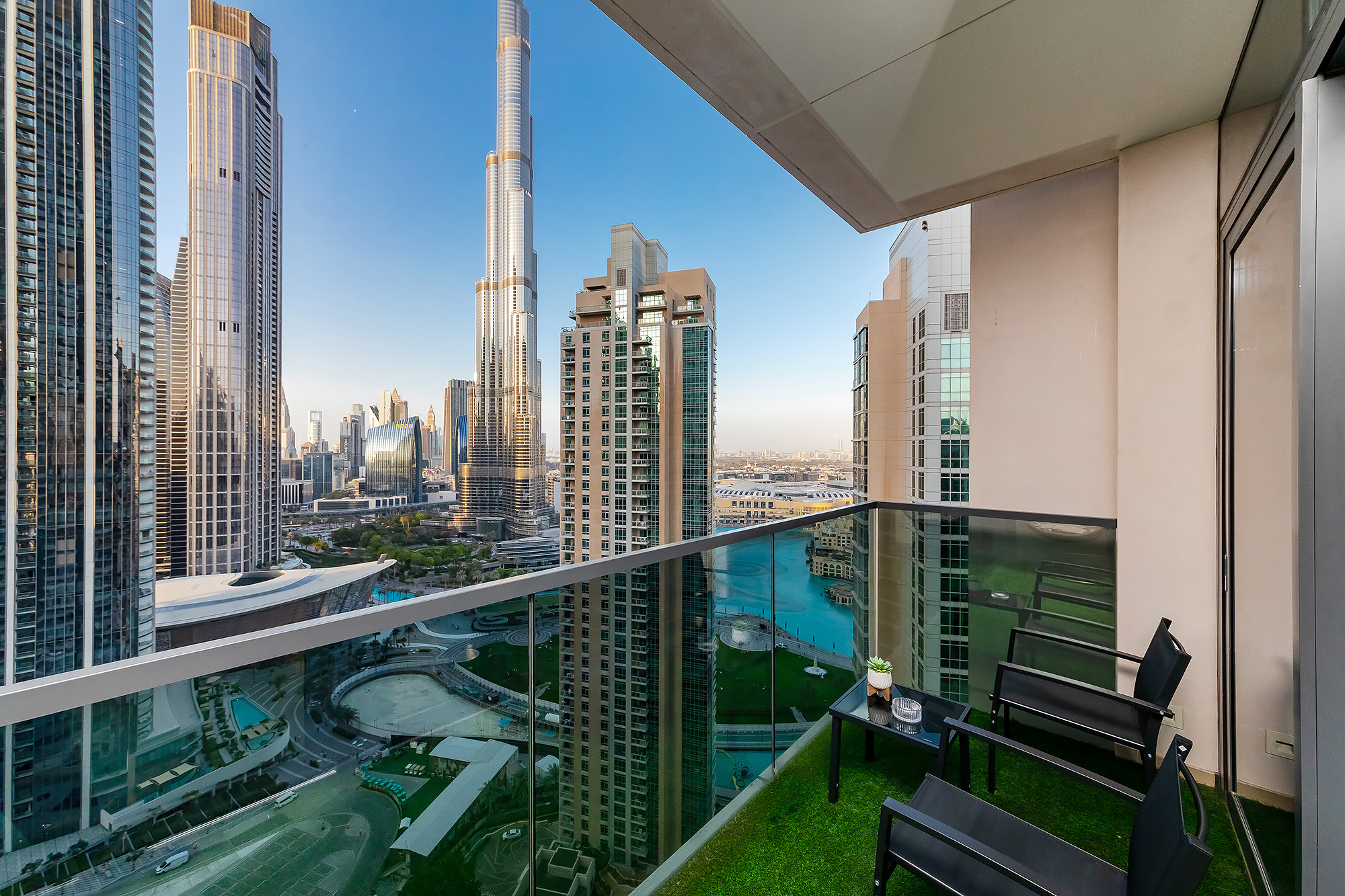Hot Offer Luxury Apartment with Burj Khalifa Views - 5-Min Walk to Dubai Mall - Newly Upgraded - 10 people - Near Dubai Opera