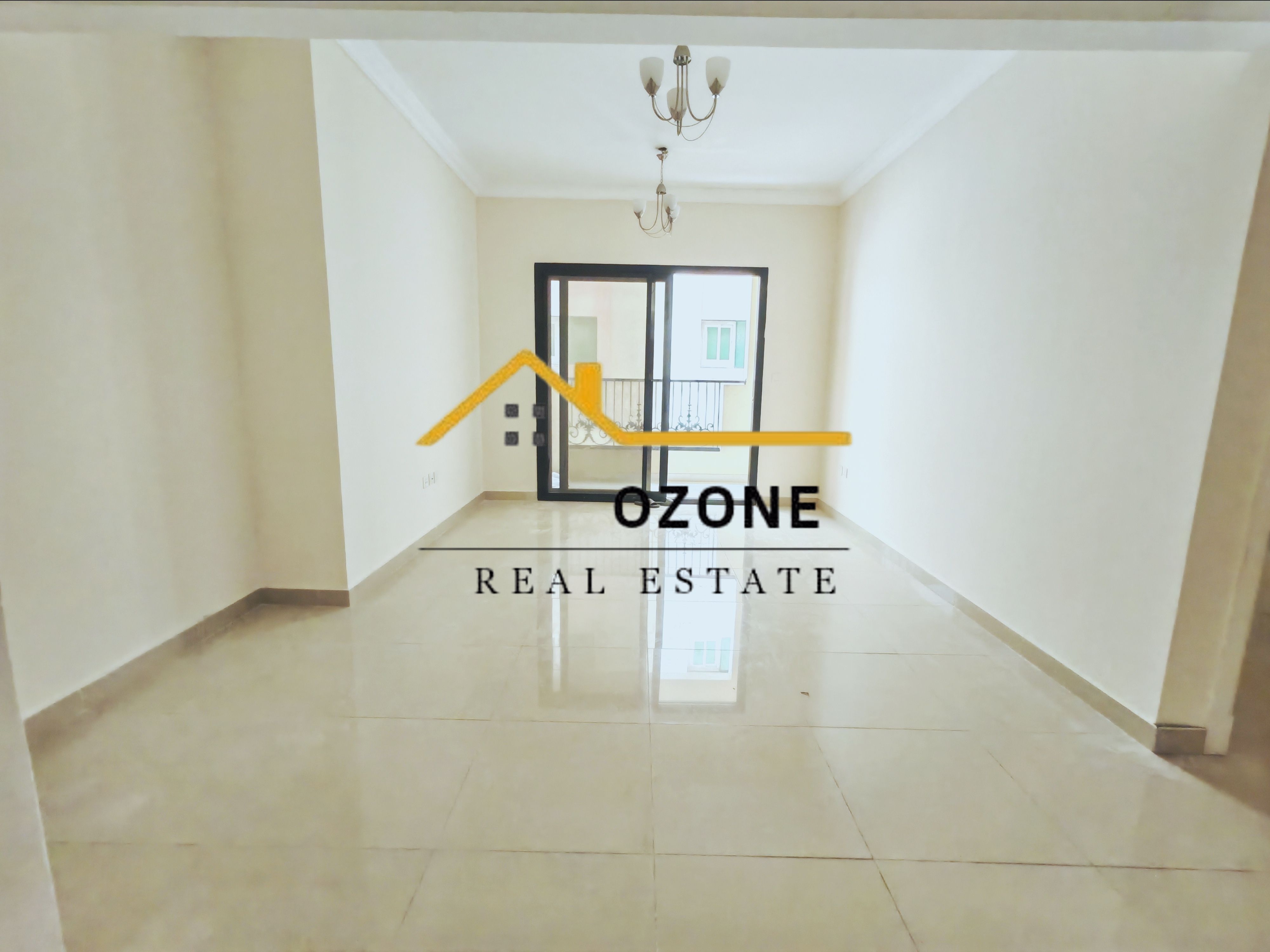 Like New\°Balcony\°Parking\°Family Building\°Master Room