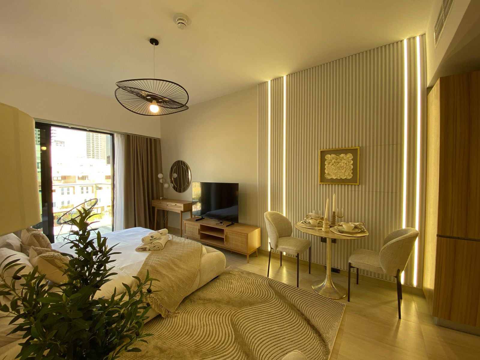 Cozy Studio Apartment with Balcony and Stunning View in Jumeirah