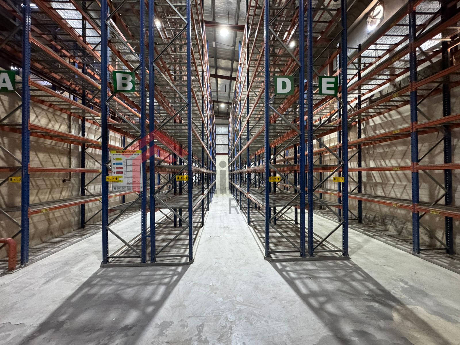 Huge warehouse for rent in Sharjah