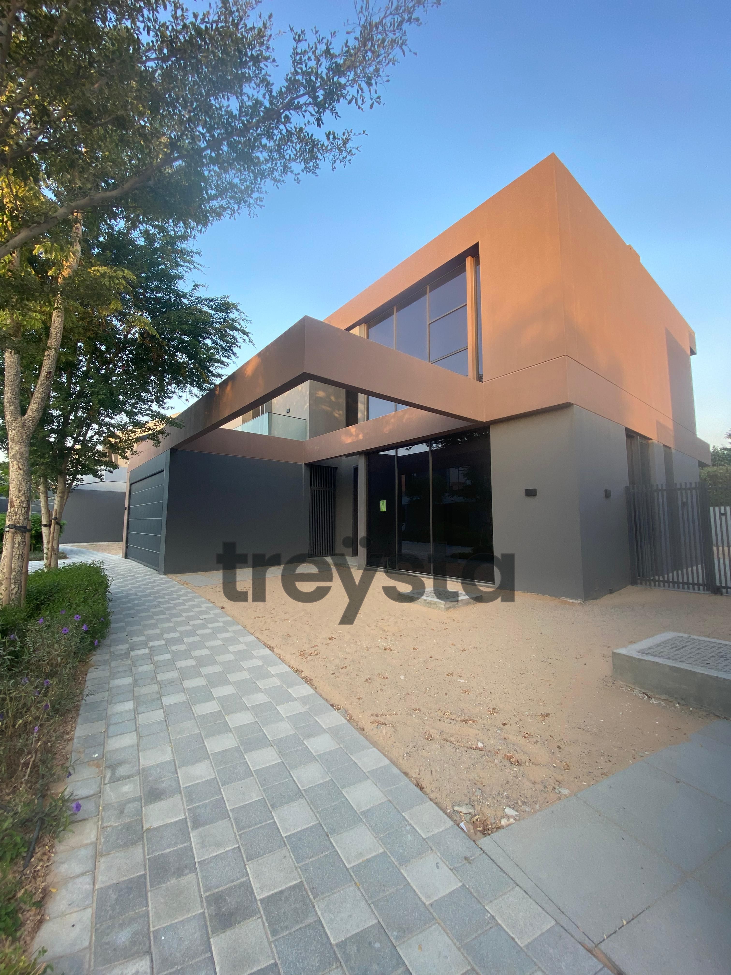 Luxury Villa | Huge Lot | Vacant
