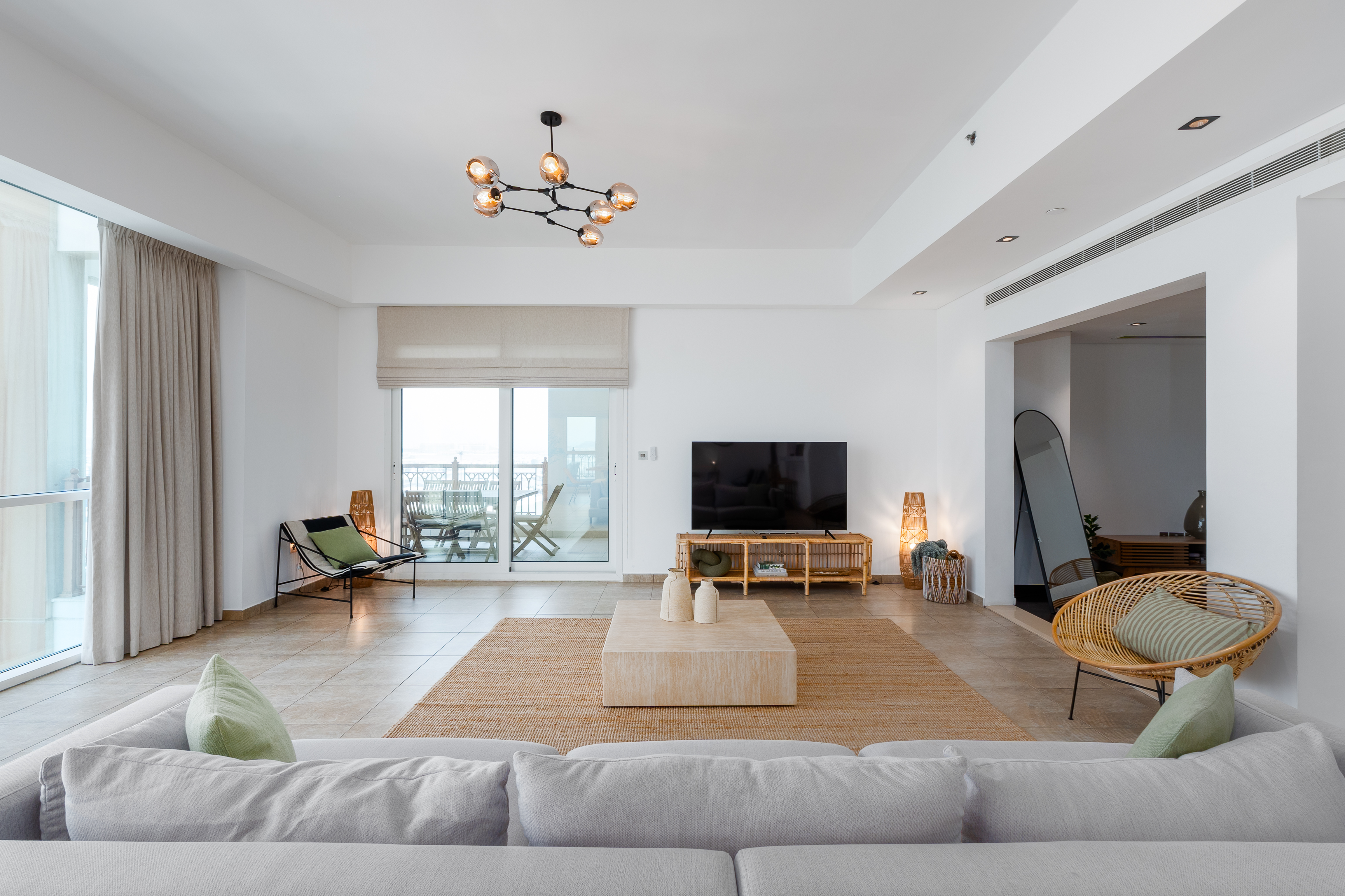 Modern 3BR+Maid at the Palm w/ Pool and Gym