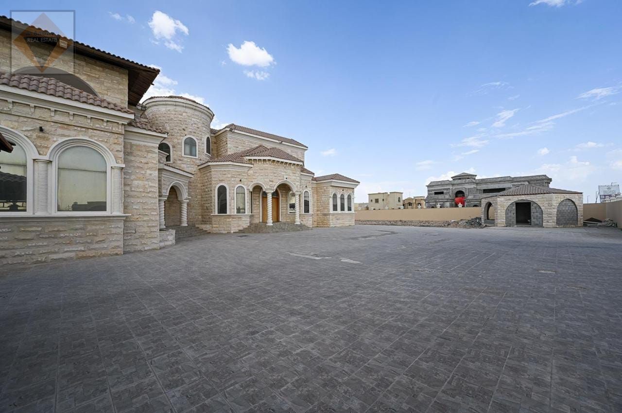 Grand 4-Bedroom Luxury Duplex Villa for Ultimate Comfort