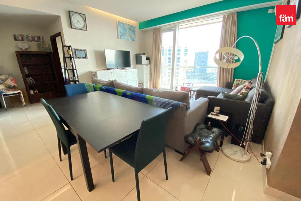 apartment card