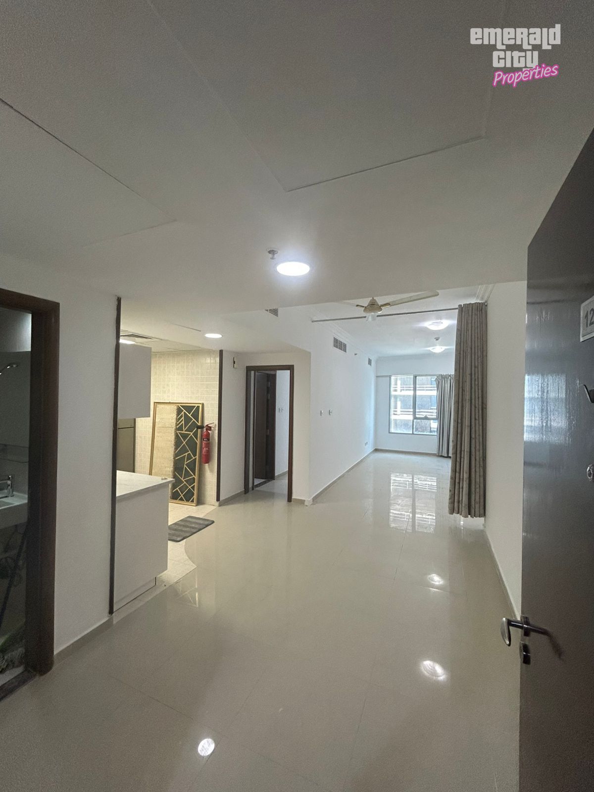 Vacant | Close to Metro| Huge Layout