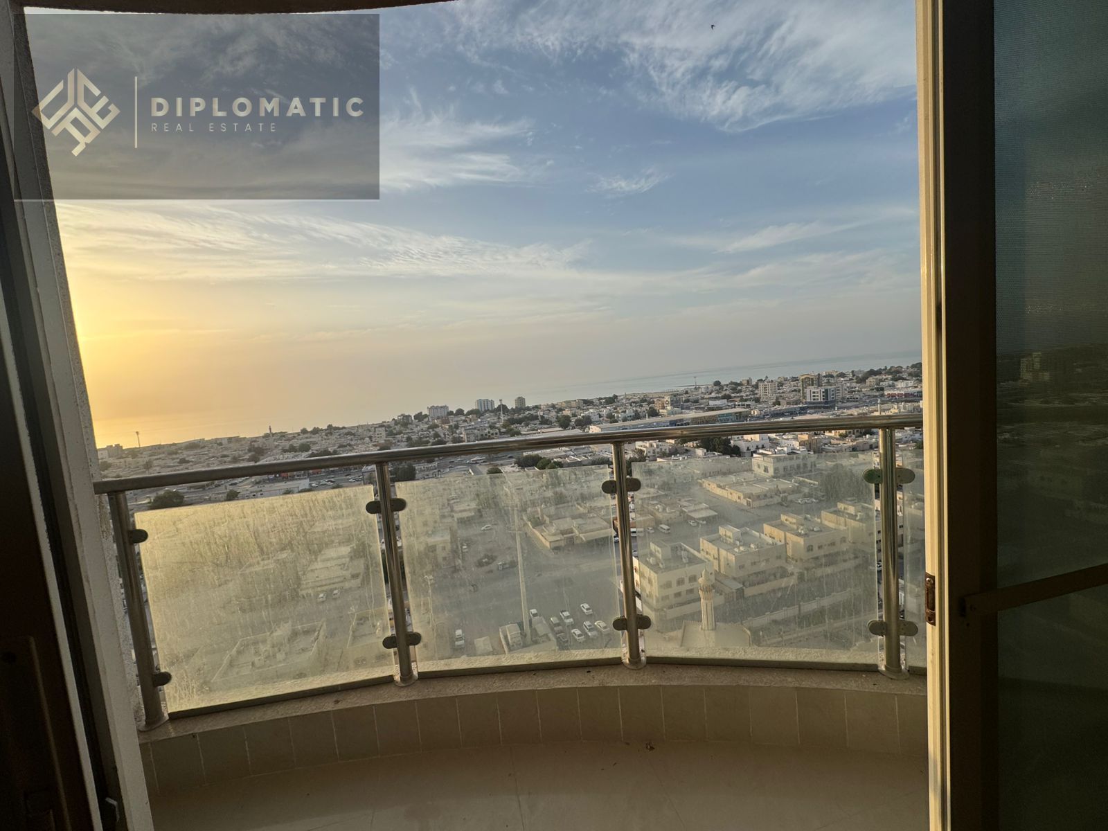 Beautiful 3 bedroom apartment for rent high floor