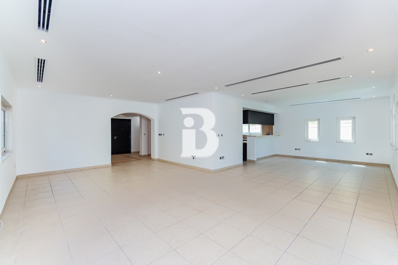 Spacious 3BR | Swimming pool | Vacant Soon