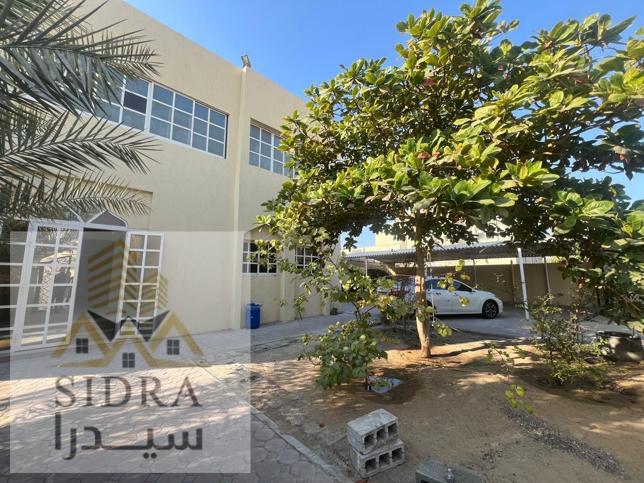 A villa in a prime location in Al Jurf, 14,000 square feet, for sale for cash at 1.6 million.