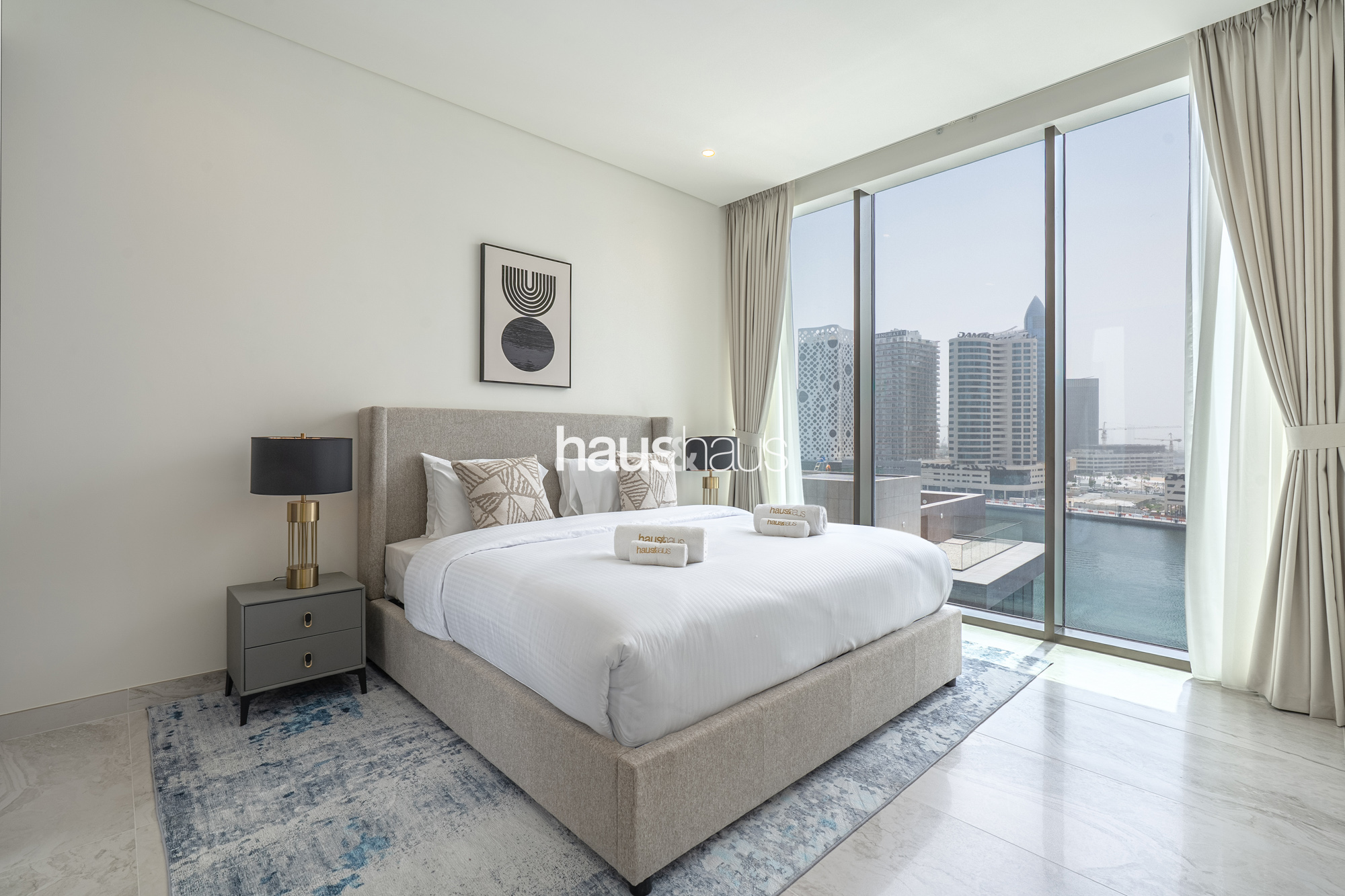 Picturesque Canal View | Spacious | Contemporary
