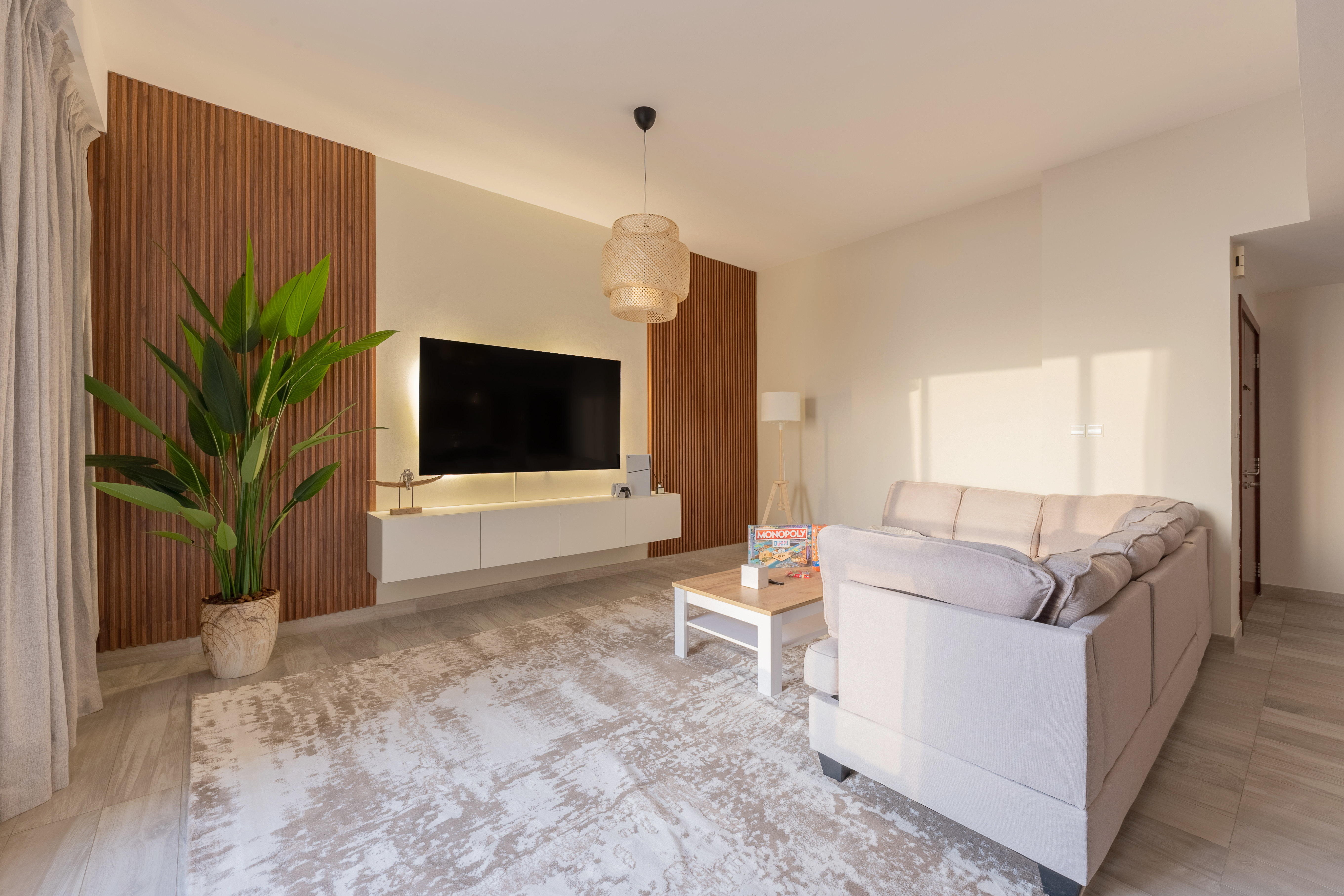 Hot Offer Seaside Serenity: Luxe Two-Bedroom Dubai Retreat with Ferris Wheel Views