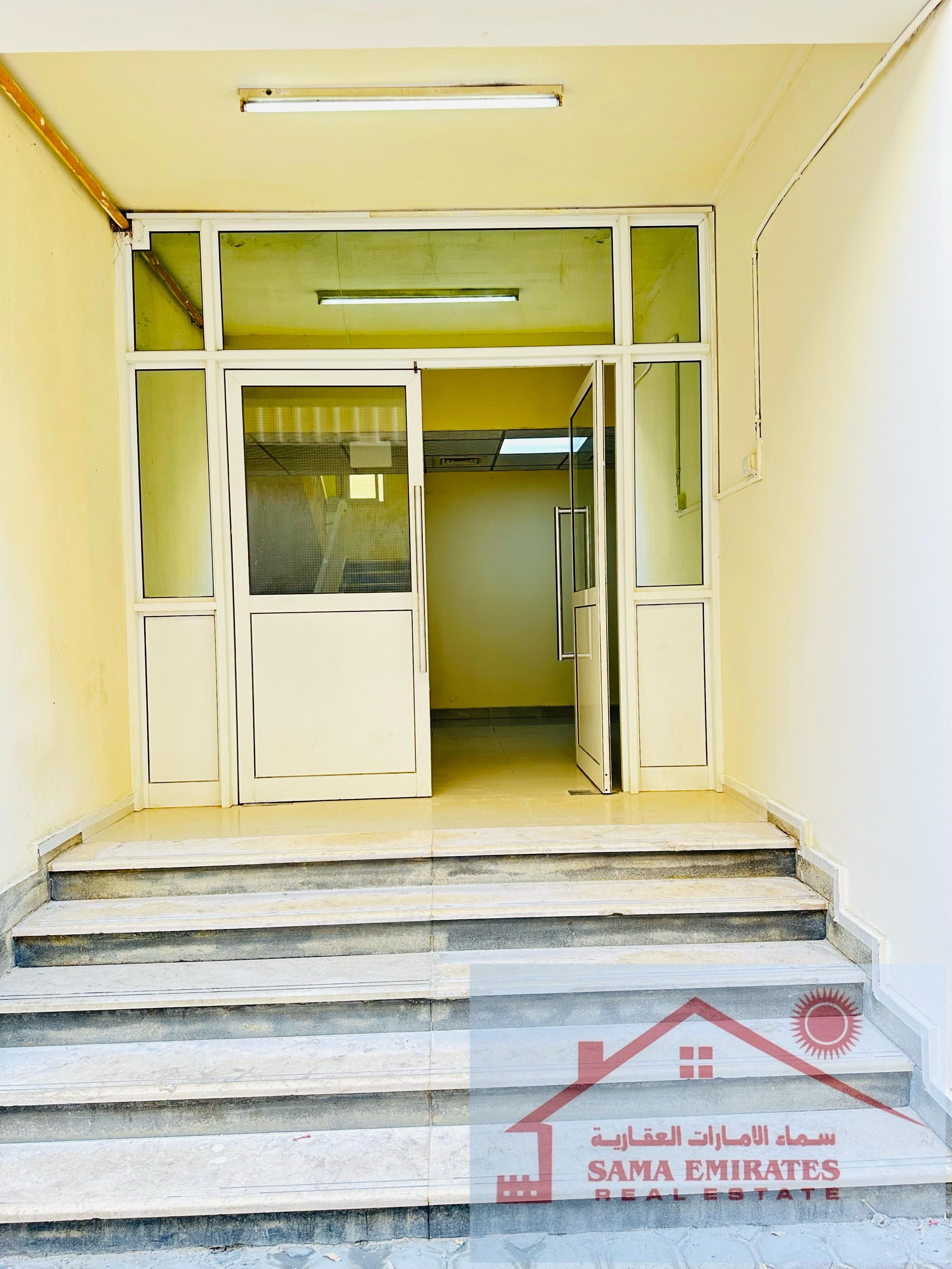40 rooms deluxe camp // with 20 toilets -showers and 1 kitchen // 8 persons capacity