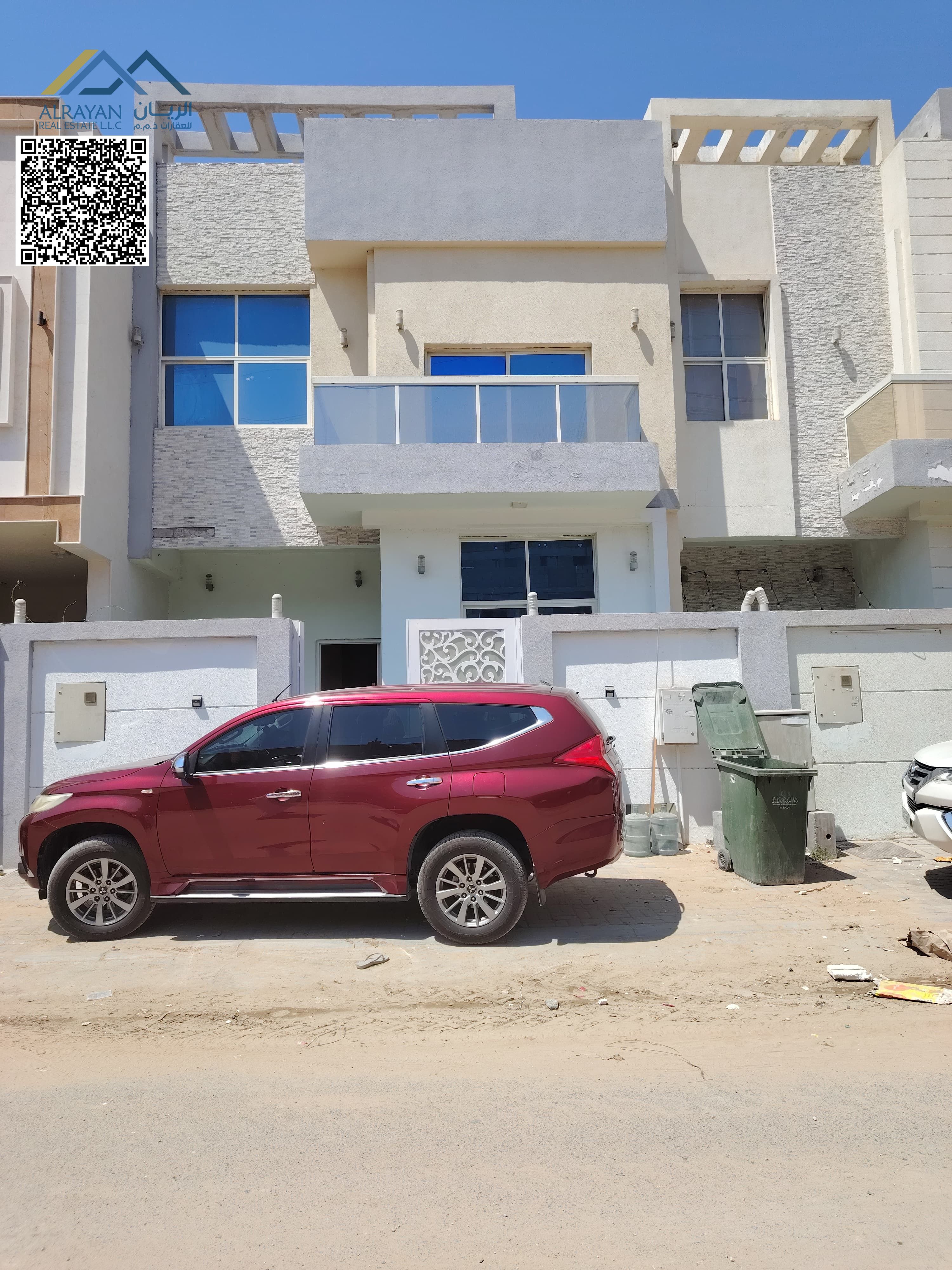 Distinctive features: 7 bedrooms, a hall, a living room, a dining room with a bathroom, and a separate entrance to the living room.