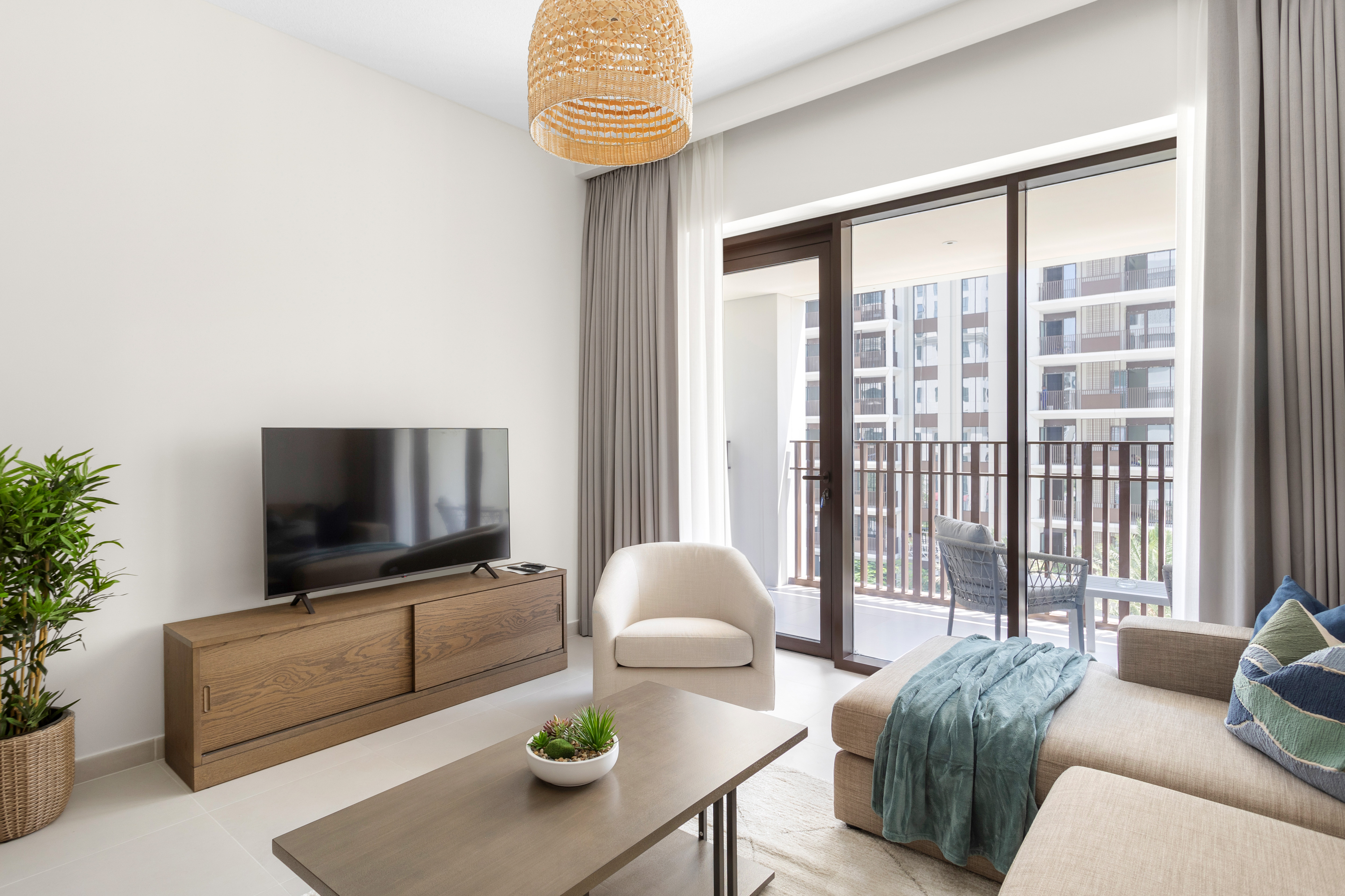 Stylish 1BR in Surf Tower | Creek Views | Emaar Tower