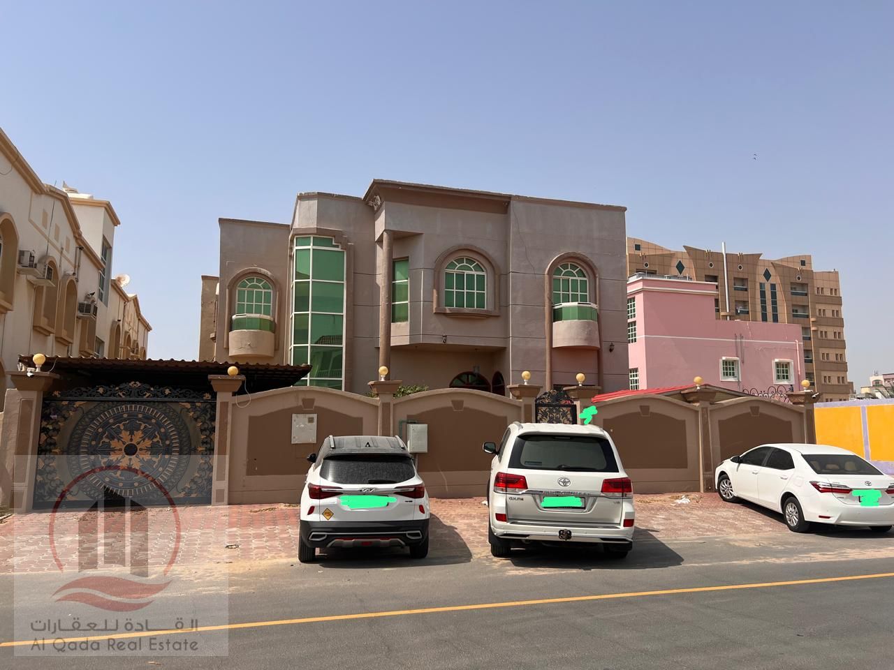 For sale: Corner villa in Ajman, Al Rawdah. 5 master bedrooms, a living room, a maid's room, freehold for all nationalities. Bank financing is possibl