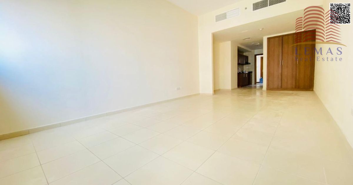 Studio for sale with a garden view