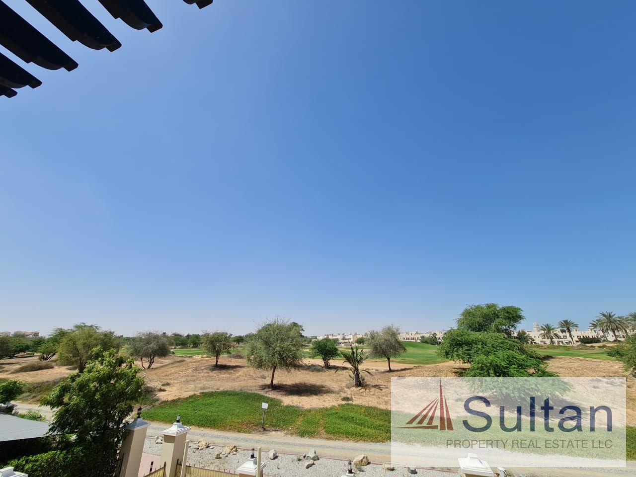 Fully upgraded Golf View Four Bedrooms Townhouse