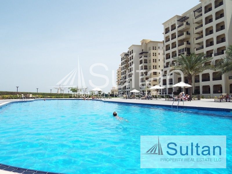 Stunning 3 bedroo+Maids Beach/ Pool Access