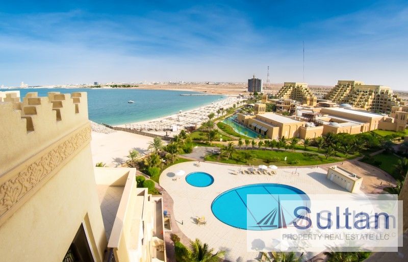 Stunning 1 Bedroom Beach / Pool / Gym Access