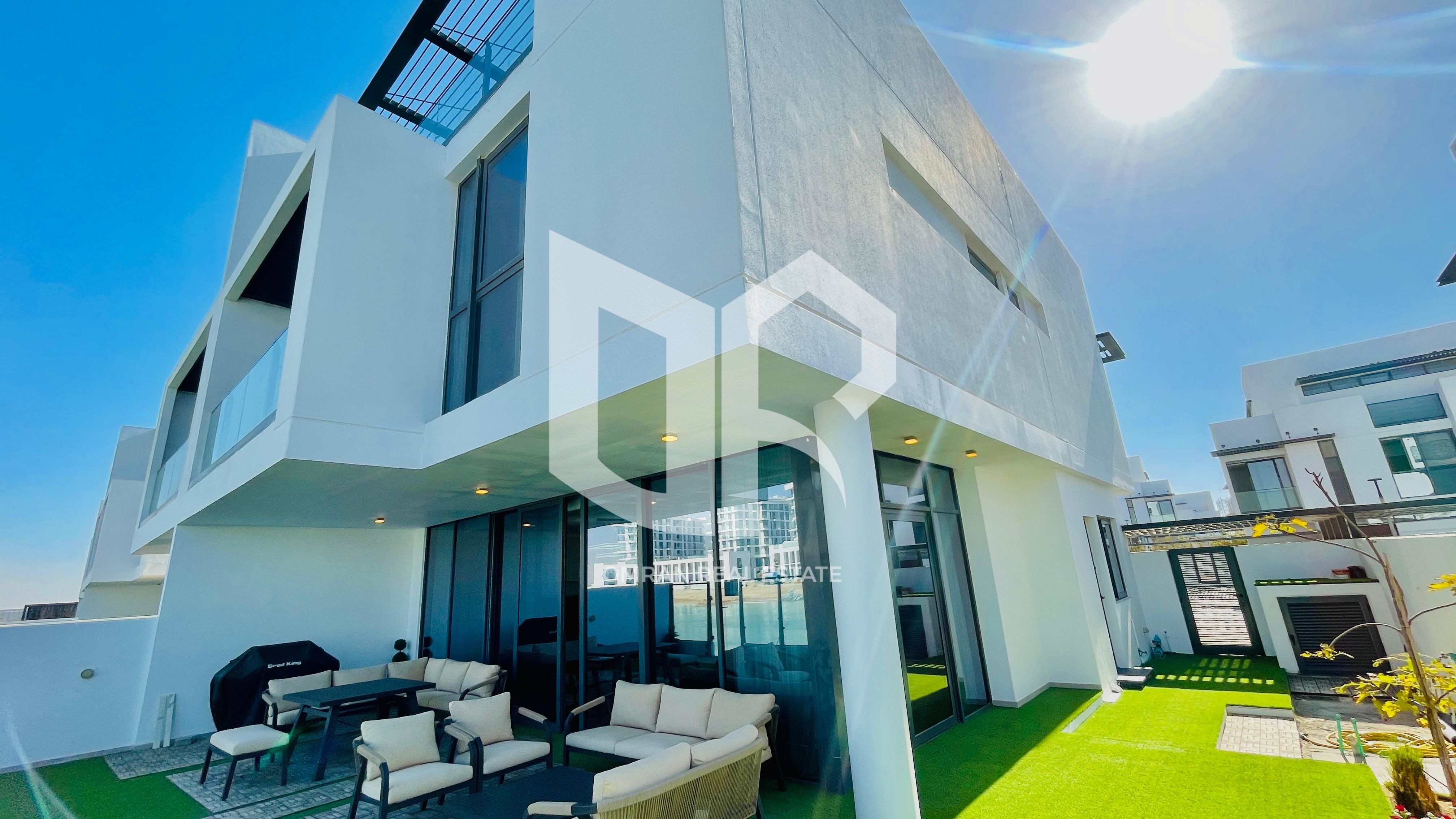 Ready villa on the sea - Your dream villa on the sea. . . has become a reality!