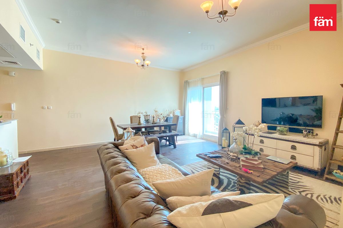 apartment card