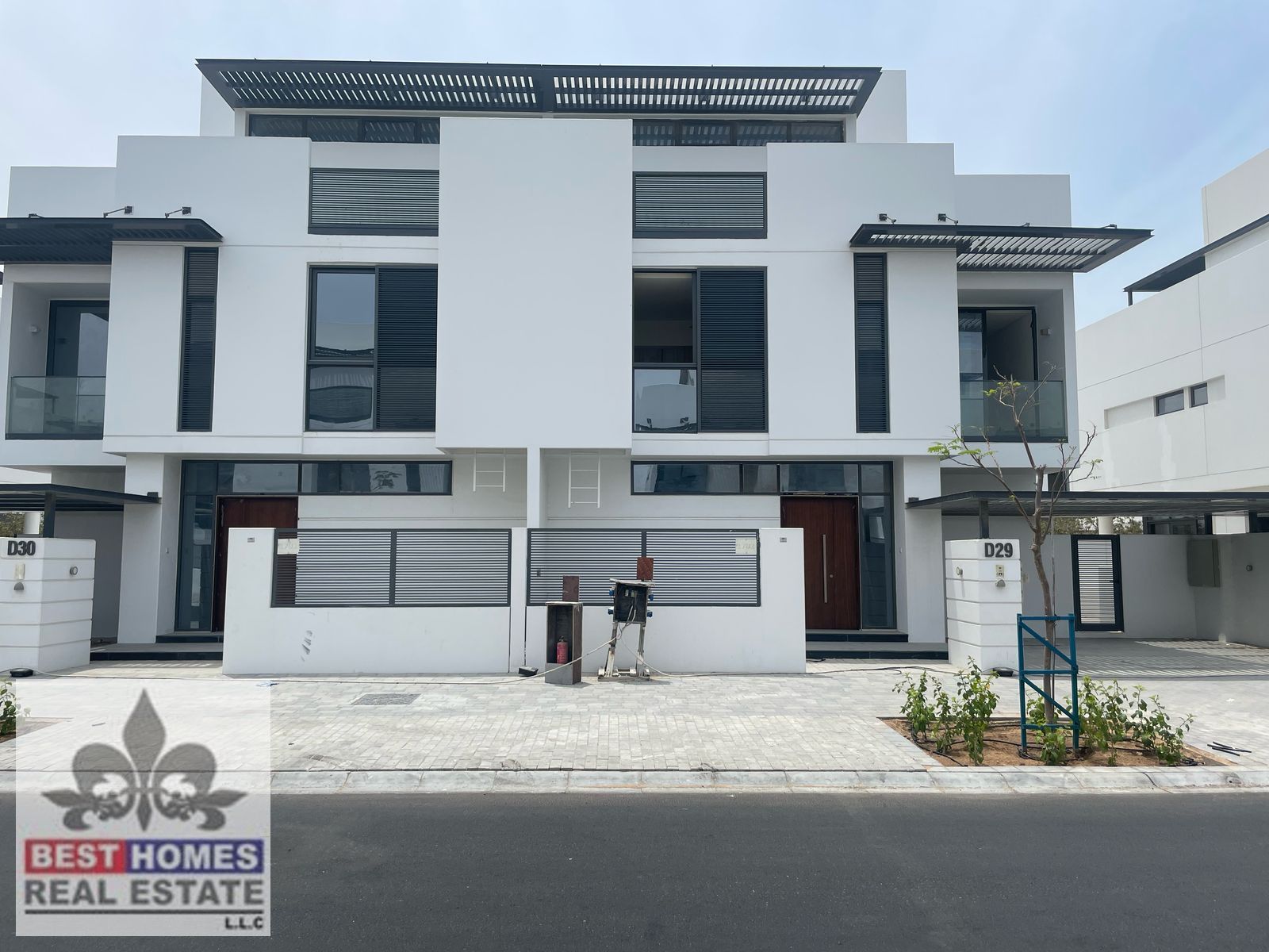 Beautiful 4 BHK Villa Available for Sale in Sharjah Waterfront
