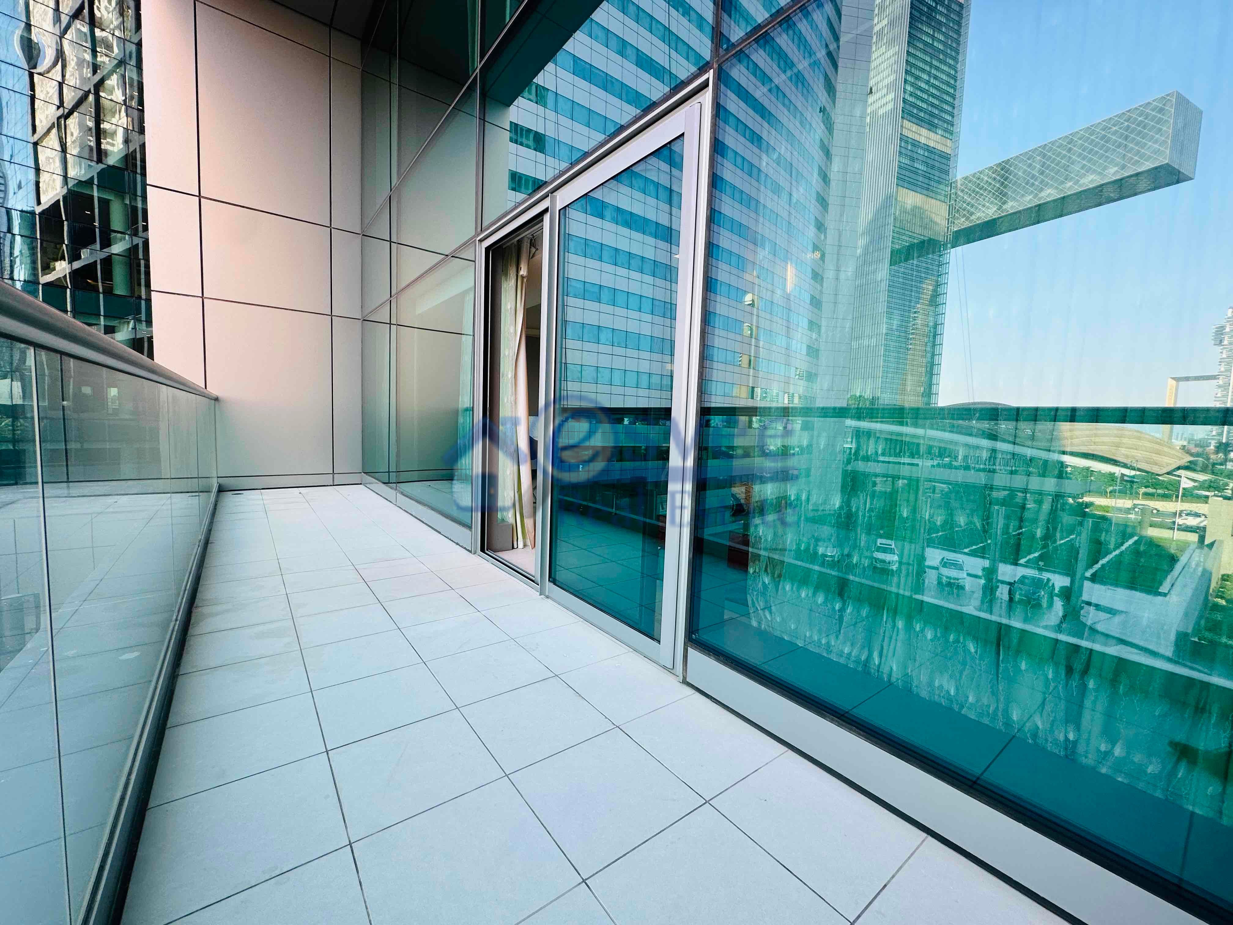 Luxury Upgraded Apartment I 2Br Apartment I Maid Room & BALCONEY I Jumeirah Living
