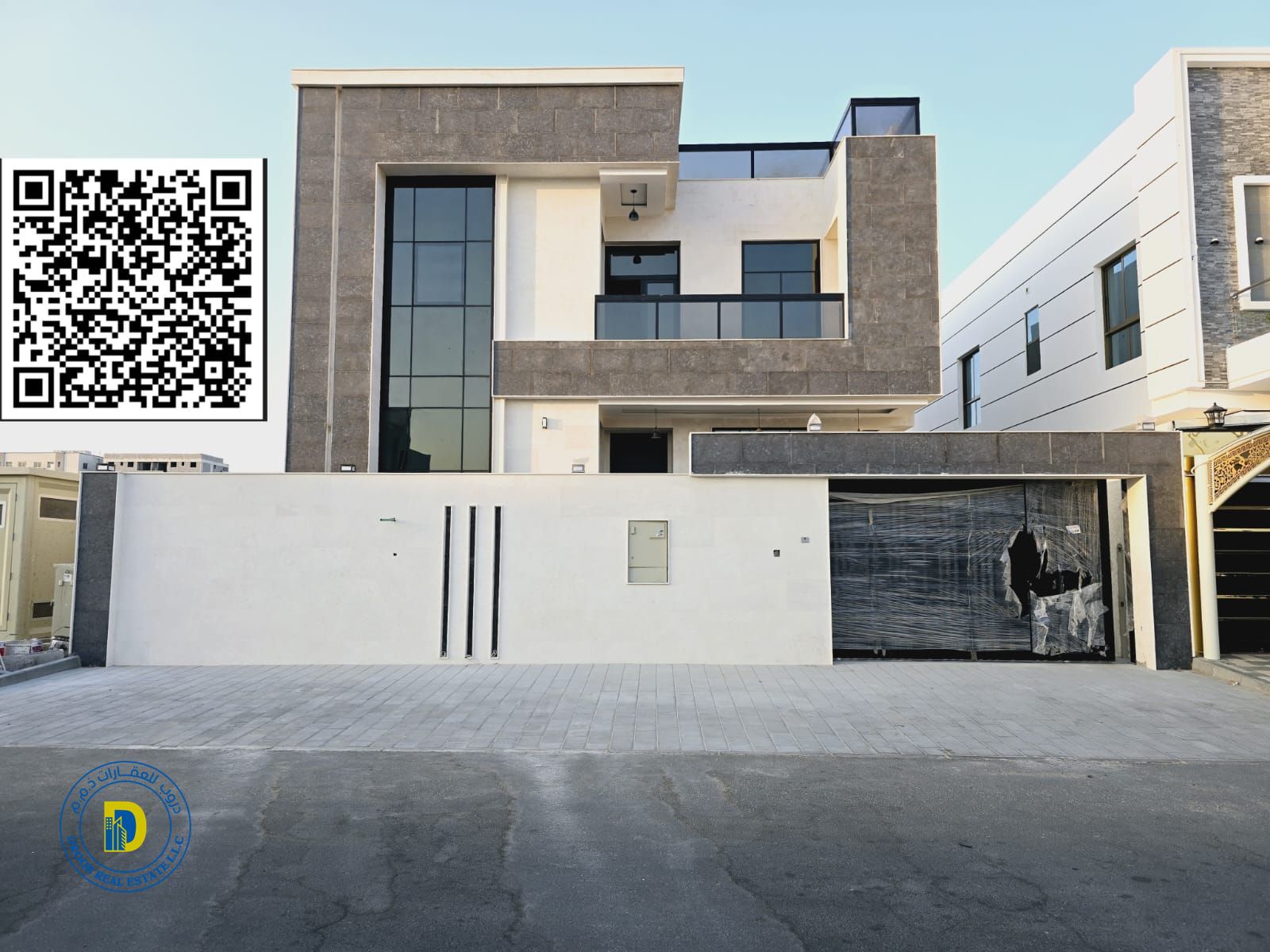 Luxury 5 bedroom villa for sale in Al Yasmeen Ajman. The price includes water, electricity and air conditioning.