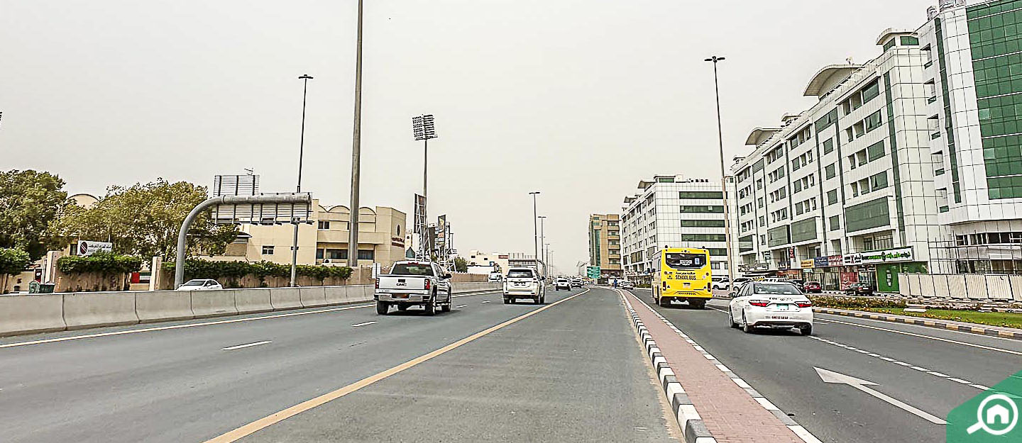 For sale: Commercial complex - warehouses, showrooms & shops