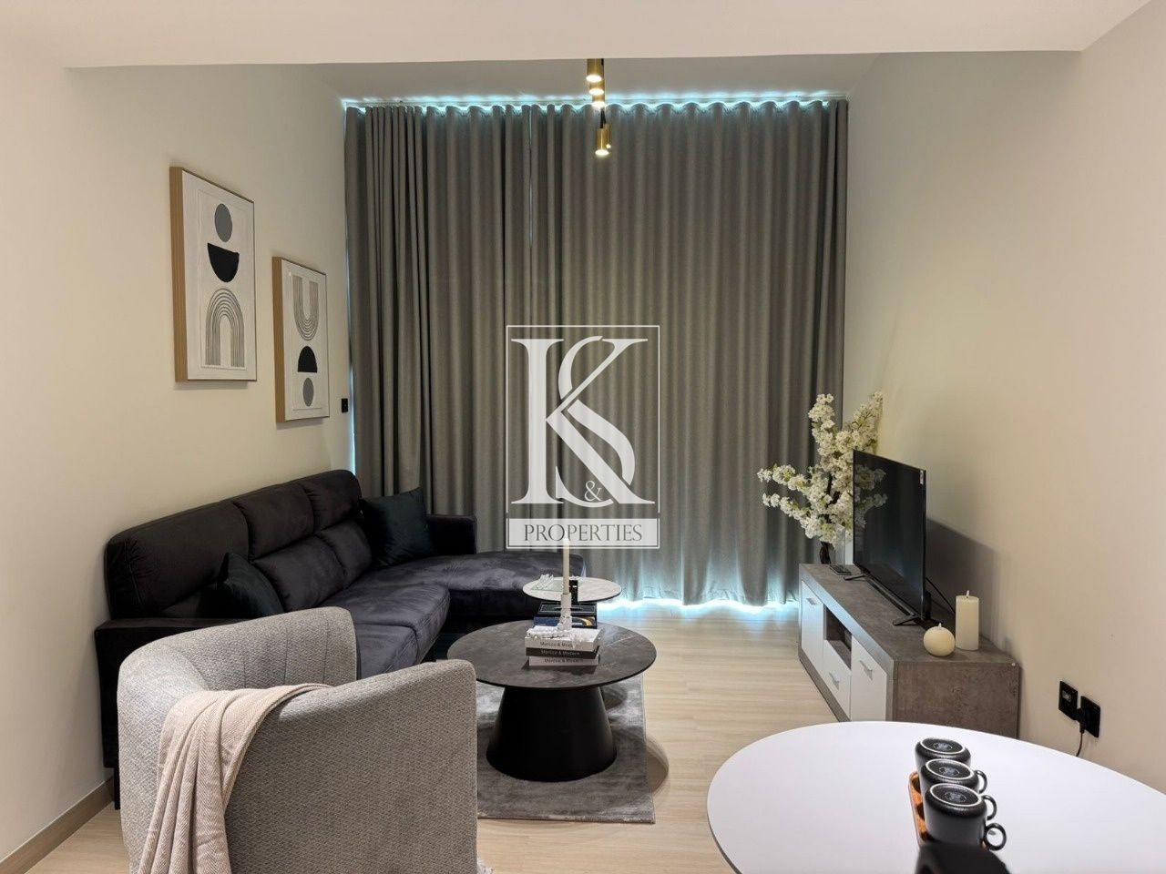 Modern | Bright Unit | Fully Furnished