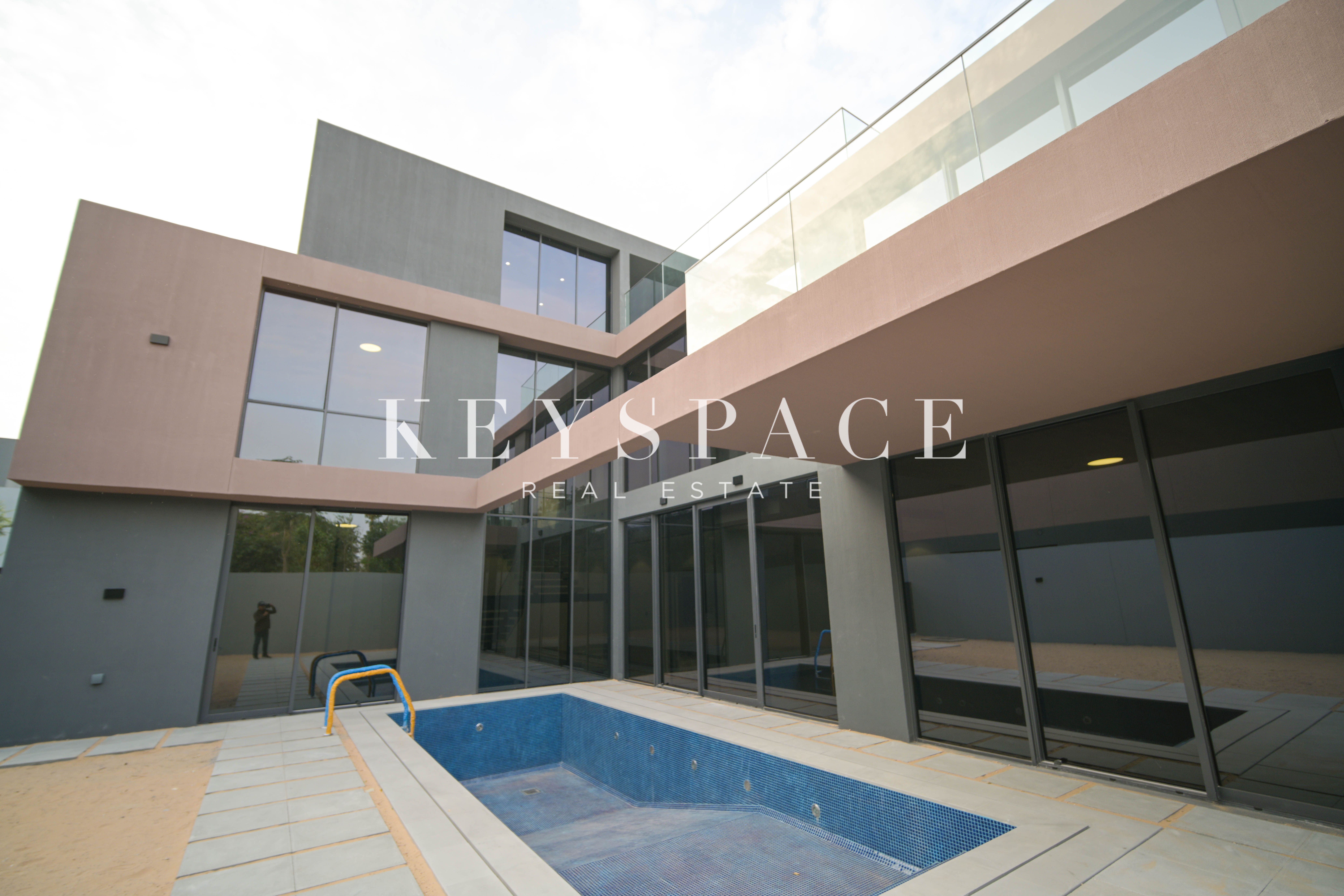 Luxury Community | Spacious Modern Home | No commission | Flexible Payment Plans| Resale