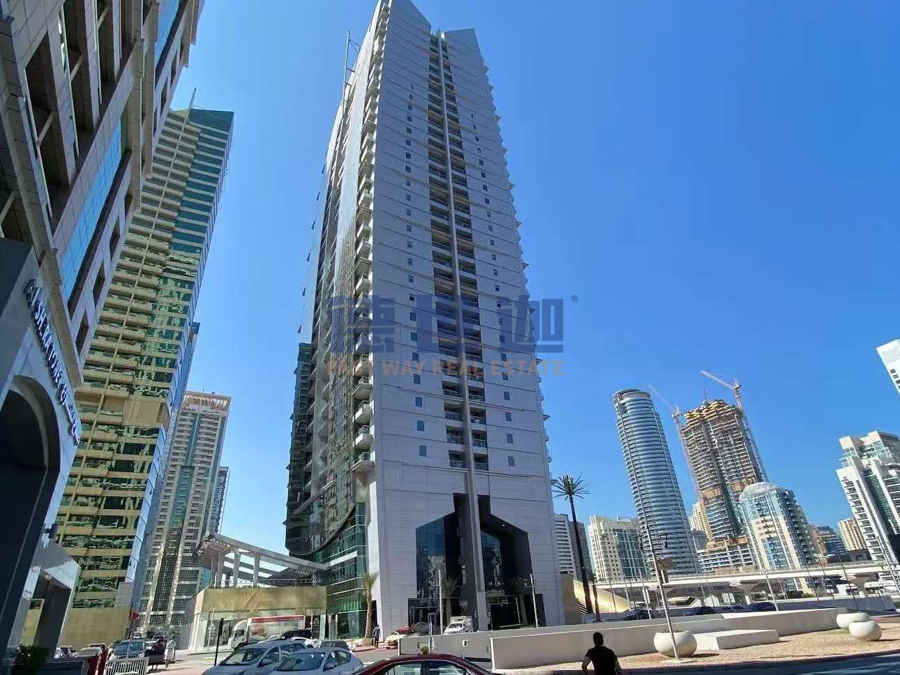 Gorgeous Lake View I Vacant I Prime Location