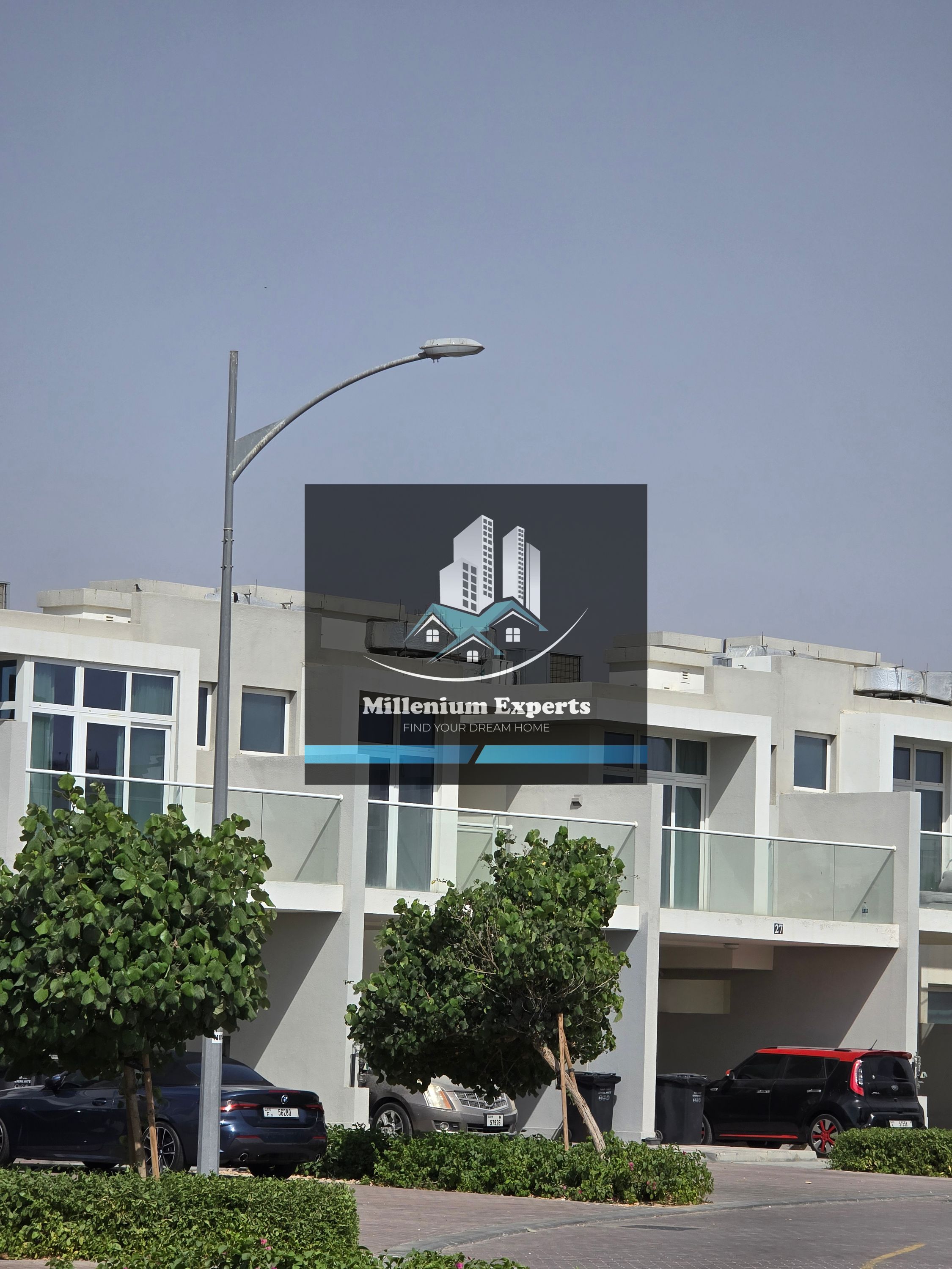 LUXURY SPACIOUS 3BEDROOMS FOR RENT READY TO MOVE MIDDLE UNIT SINGLE ROW