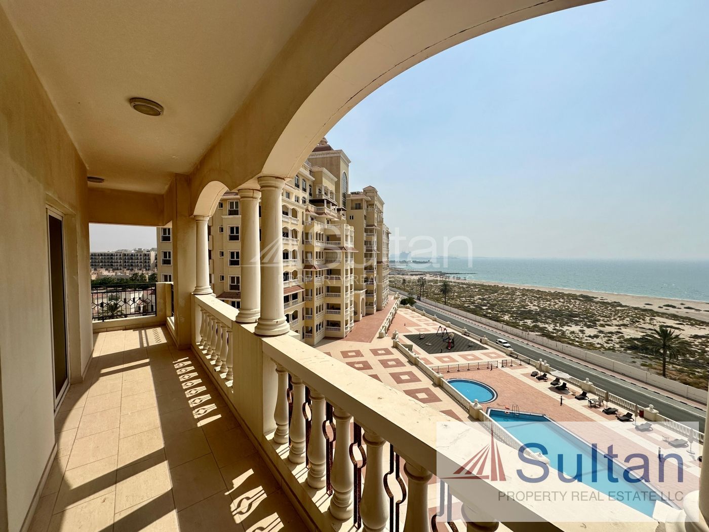 Fabulous Top-Floor 2BR with Amazing Views