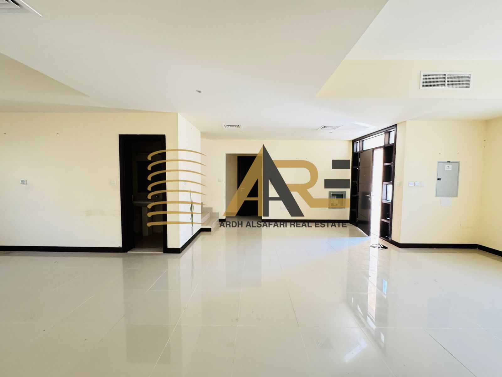 Fully renovated with Garden 4bed villa maid room parking 115k