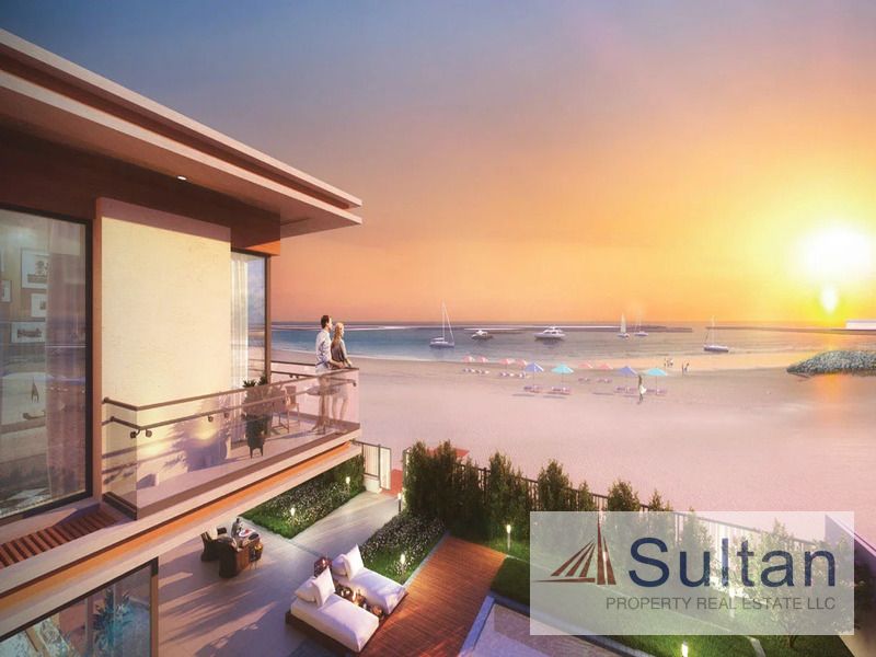 Canal side Splendor: 4-Bed Villa on Falcon Island