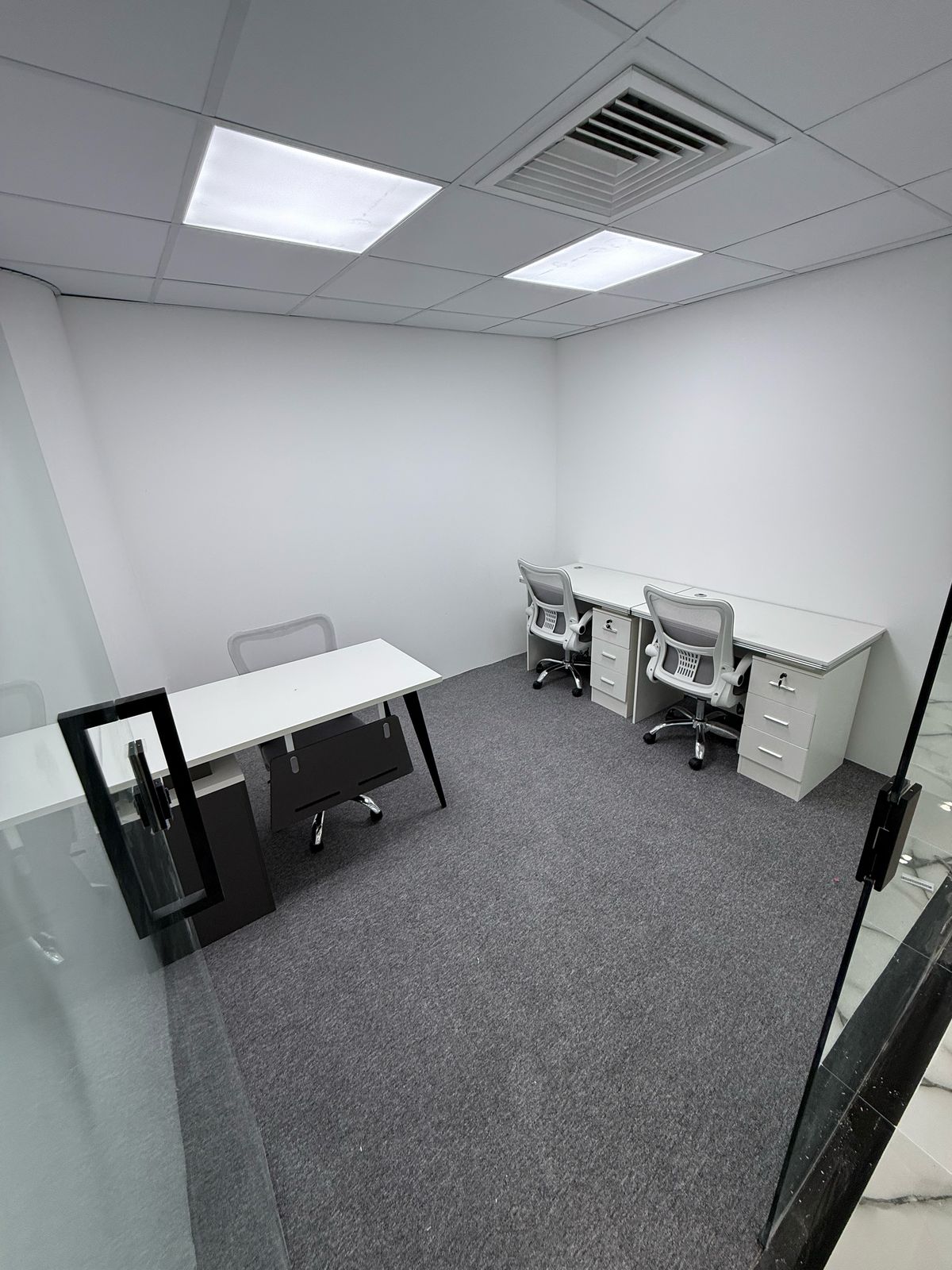 LUXURIOUS OFFICE FOR RENT | Bur Dubai | FURNISHED | CHILLER FREE | 180SQFT | 35,000