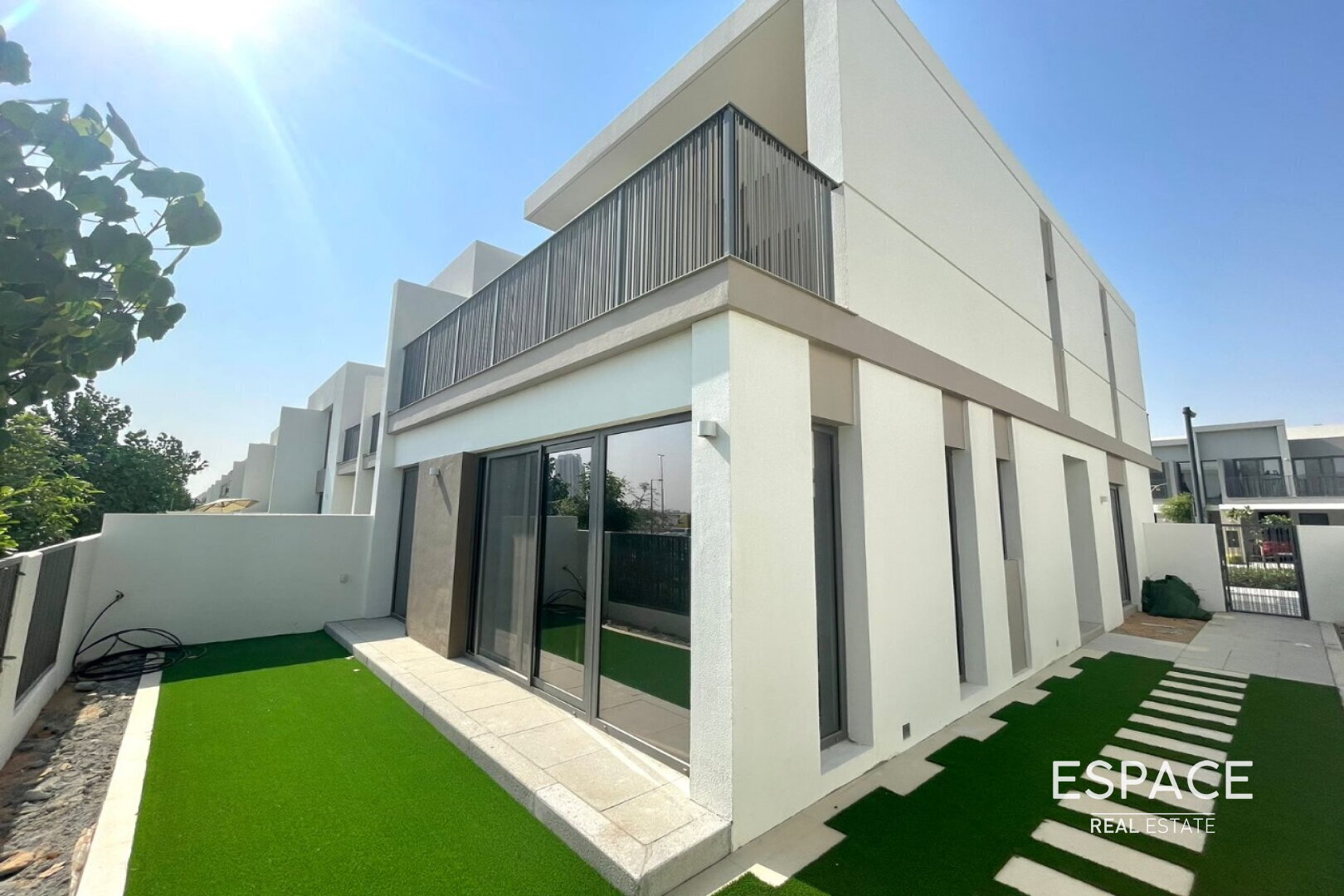 Single Row | Landscaped | Vacant