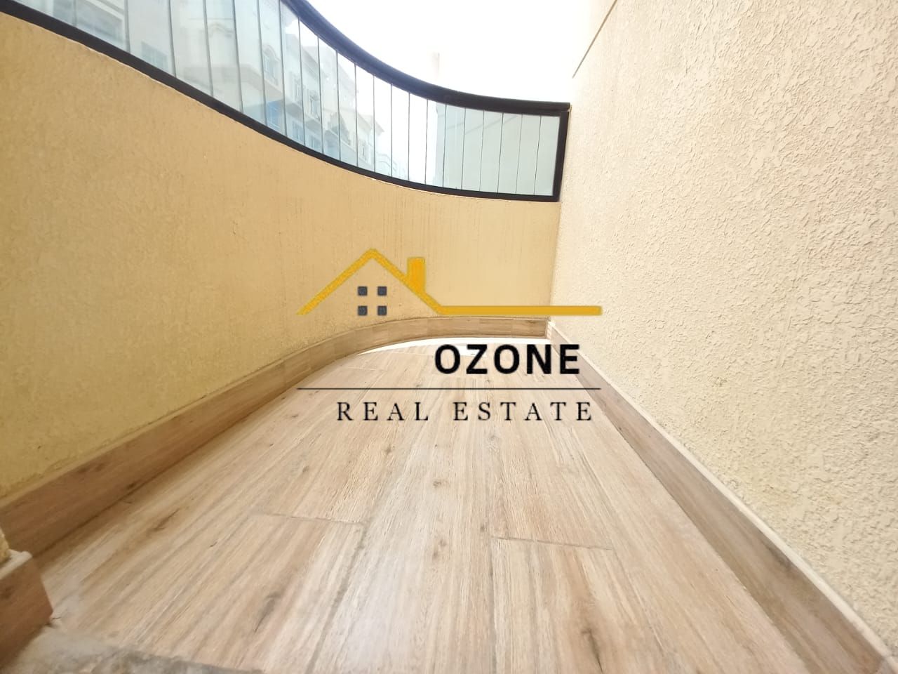 No Cash deposit\° °Family Building\°°Like New\°°Covered Parking