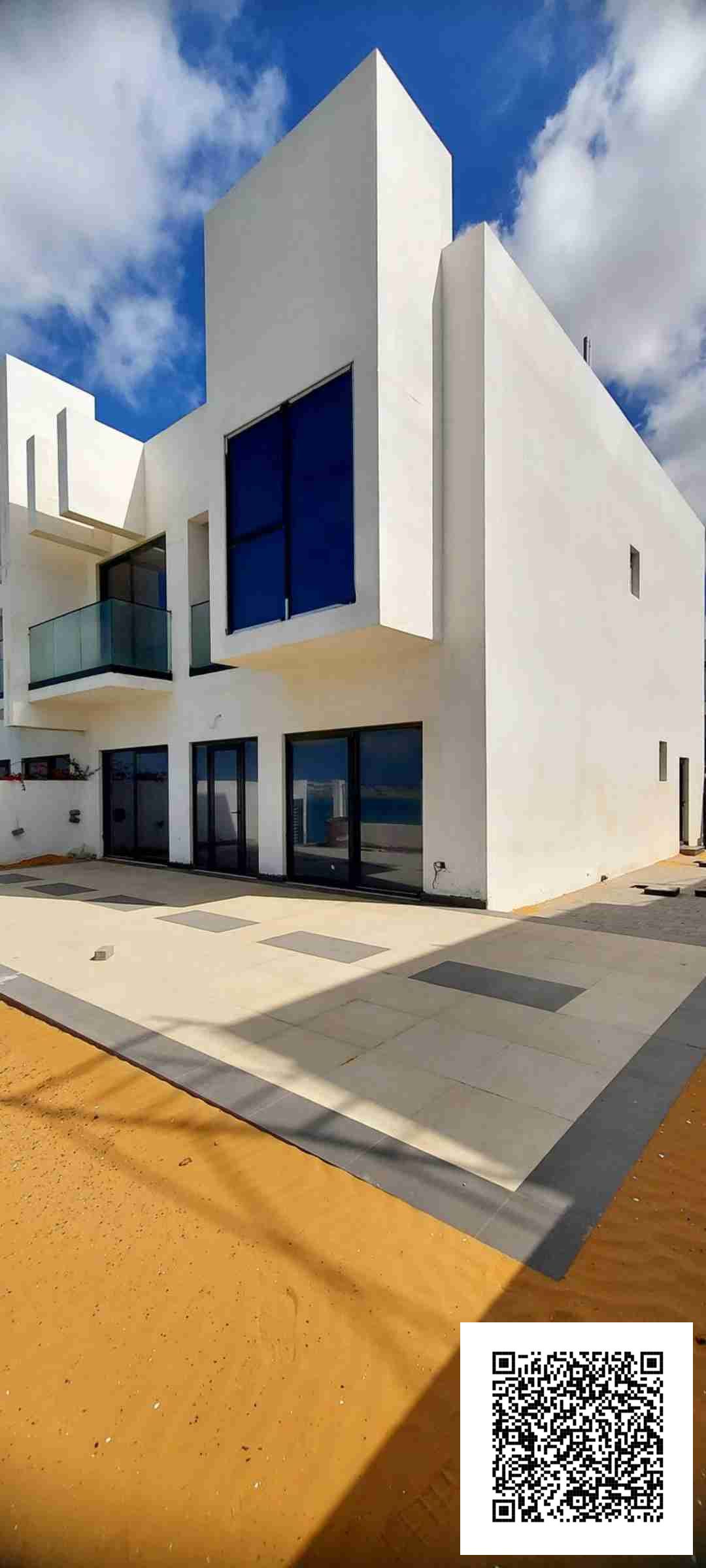 5 bedroom villa available for sale