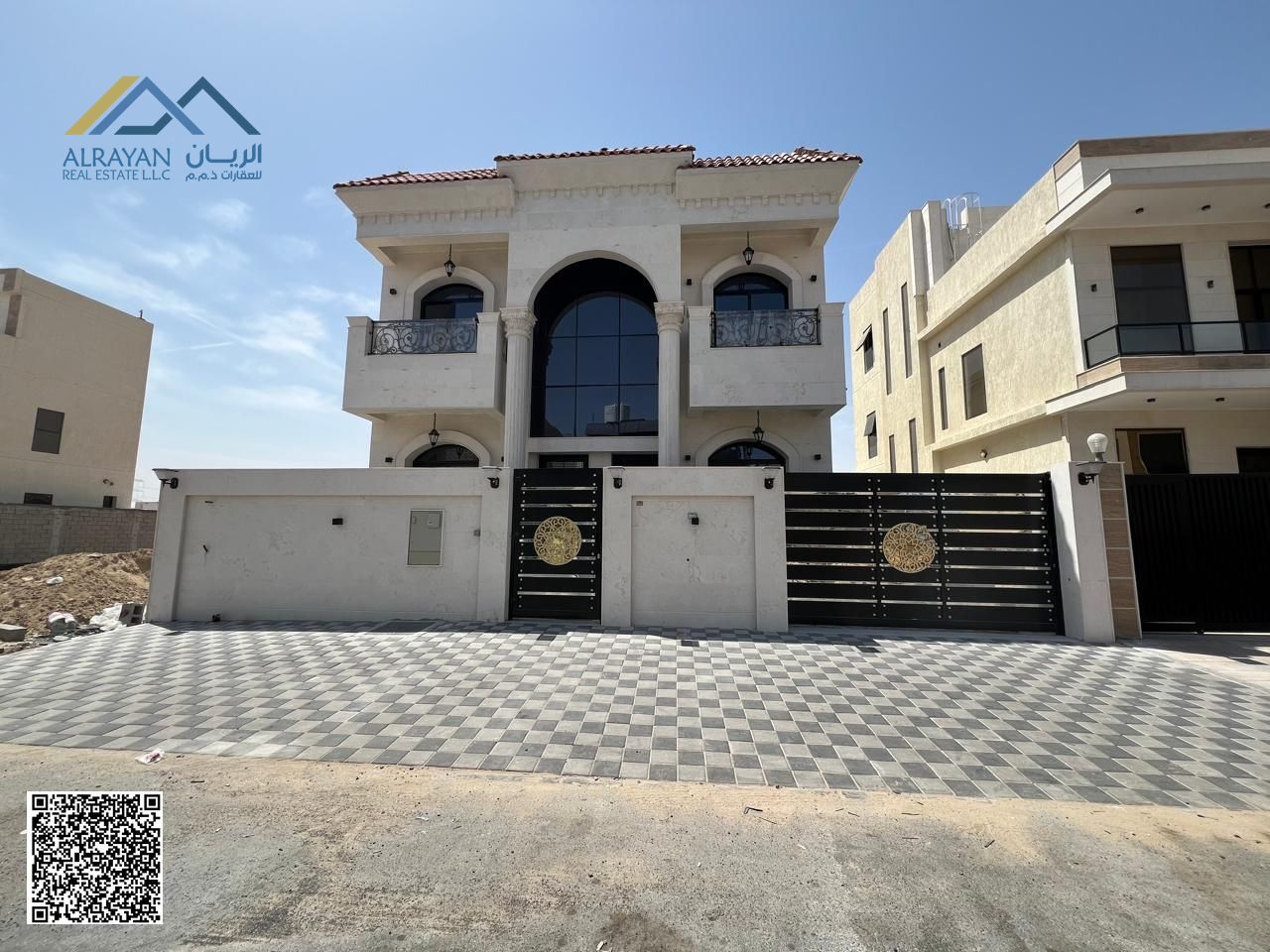 In a quiet and upscale residential location, own a luxurious villa with a modern design. Freehold for all nationalities, including registration