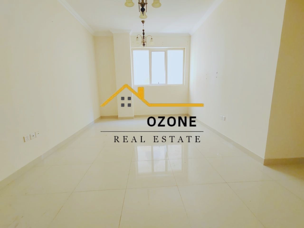 Like New\°Specious Size \°Parking\°Family Building