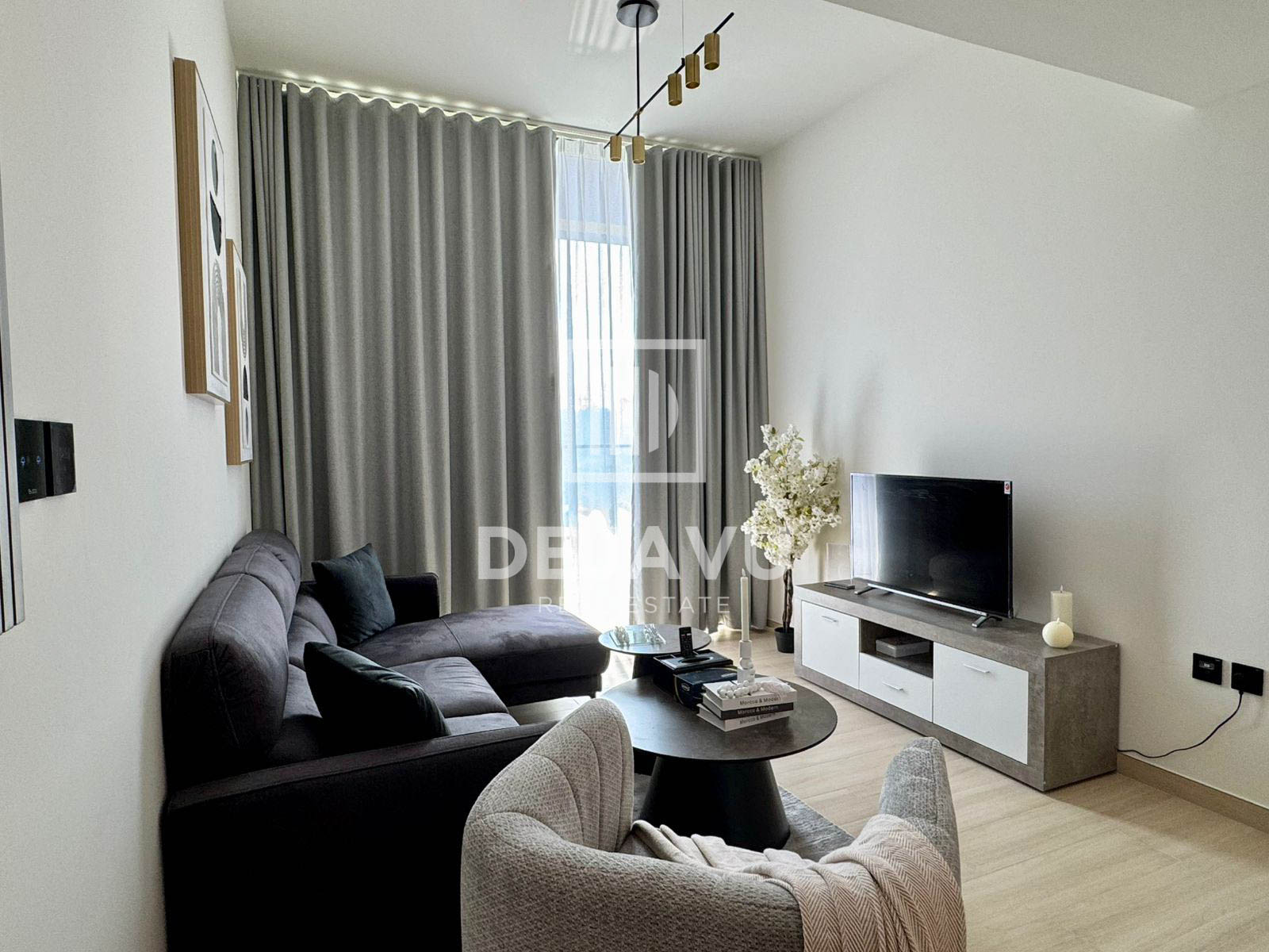 Fully Furnished Airbnb style| Spacious| High Floor