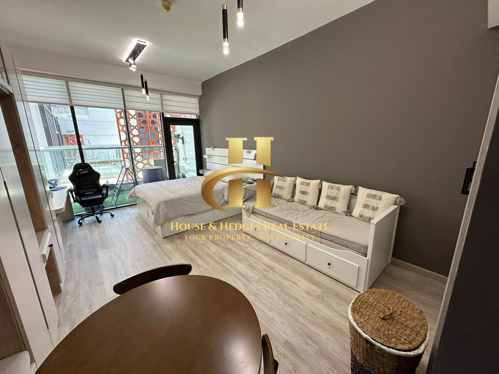 apartment card