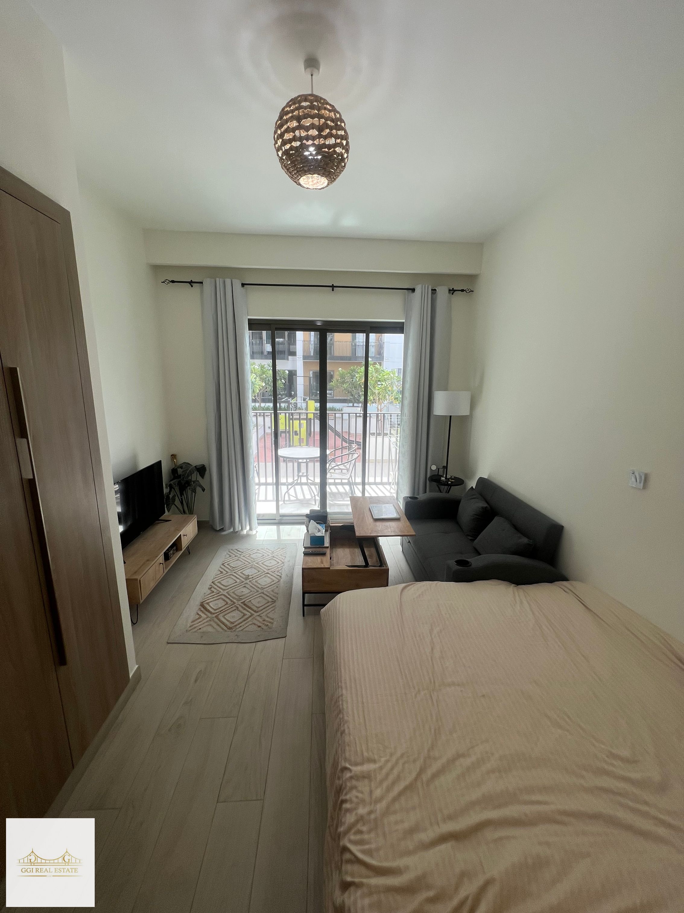 New studio/Ready kitchen/1th floor pool view/chiller free/all activities/car parking