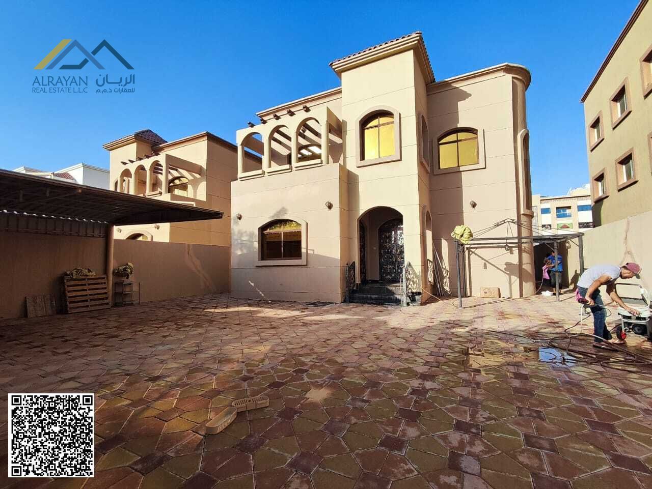 All inclusive price for electricity, water, and air conditioning. Modern, distinctive design and high-end finishing.